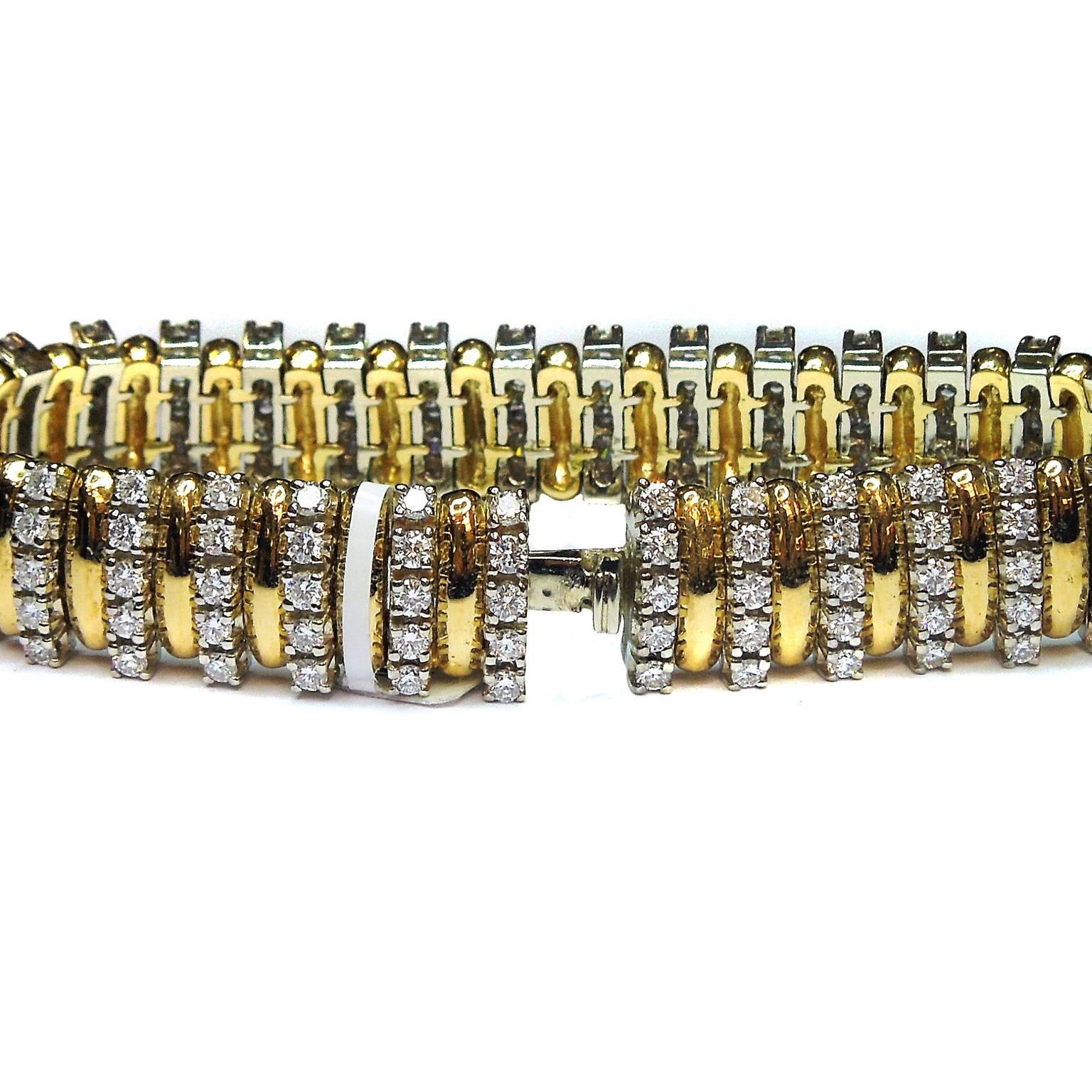 18K Yellow Gold Bracelet with Diamonds 

Apprx. 8.00ct. white diamonds 

7 inches Length

Push button clasp 

ESTATE