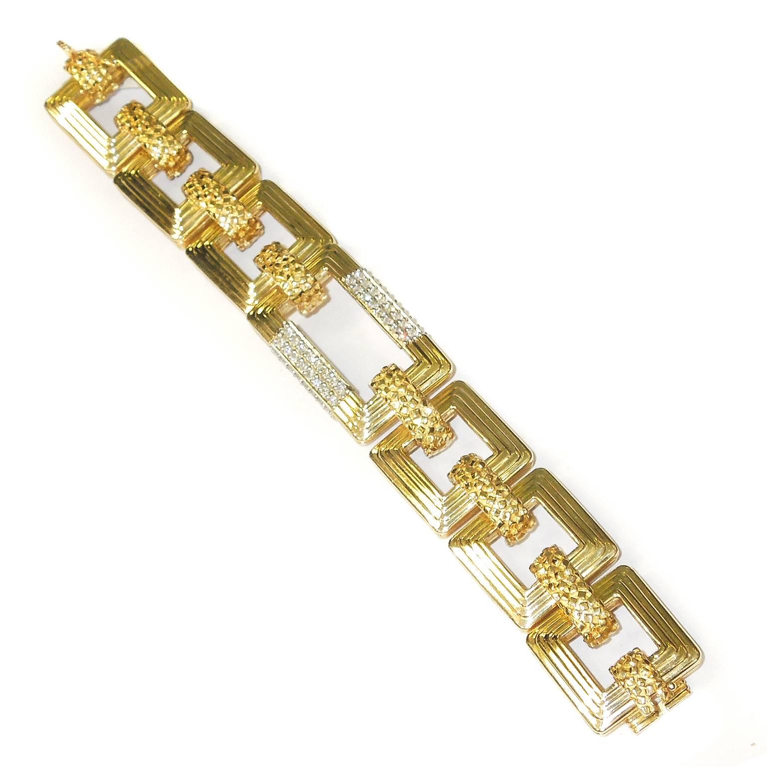 18K Yellow Gold Bracelet with Diamonds

Apprx. 2.00ct. Diamonds on center link of bracelet

Bracelet is 7 inches in length and 0.9 inch wide

Also is very heavy, 126 grams

Very safe clasp, clicks in.

Estate 
