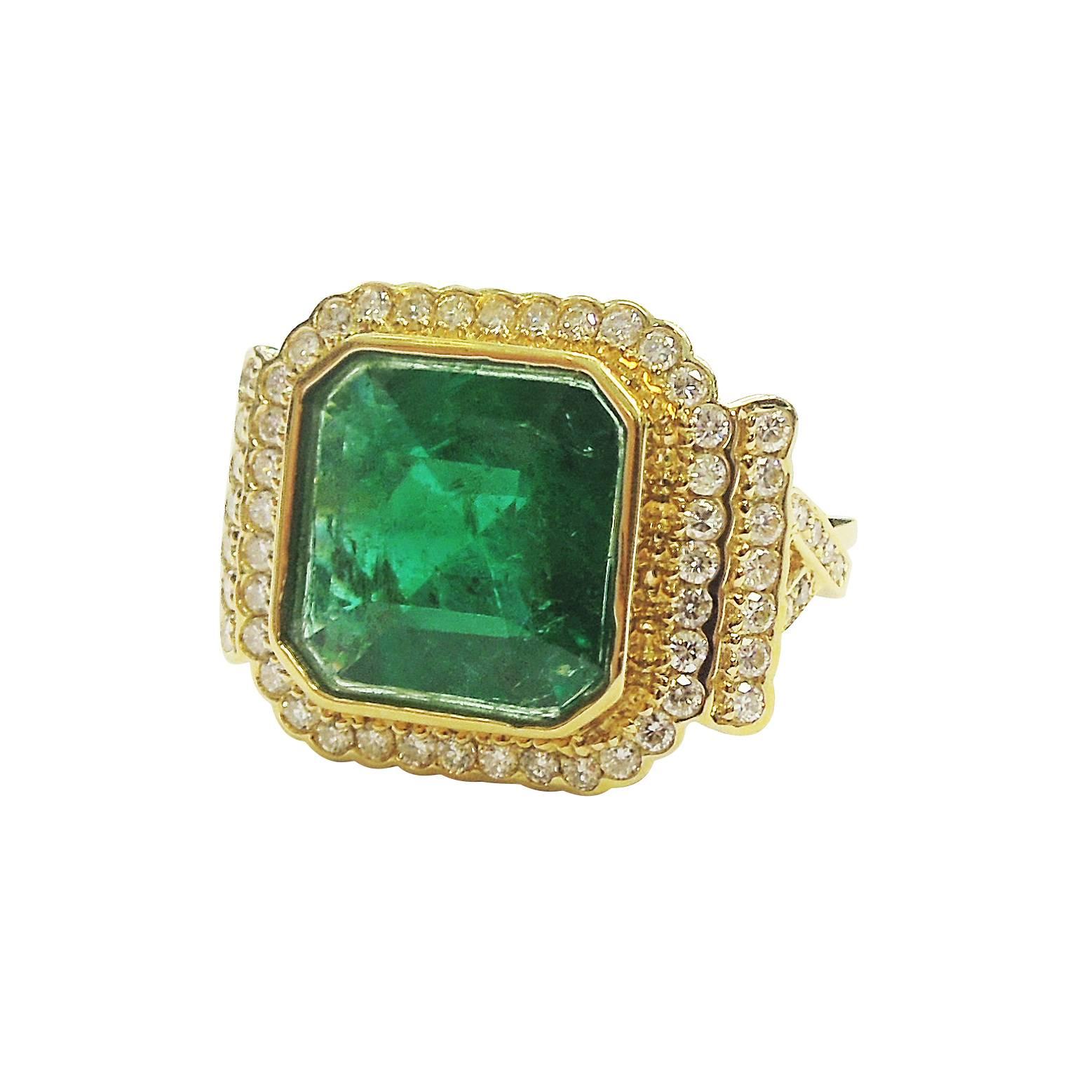 18K Yellow Gold Ring with Diamonds and Emerald Center

Center Emerald, 5.20ct. 

0.76ct. Diamonds throughout ring

Currently size 7.25. Can be sized.

Made in USA