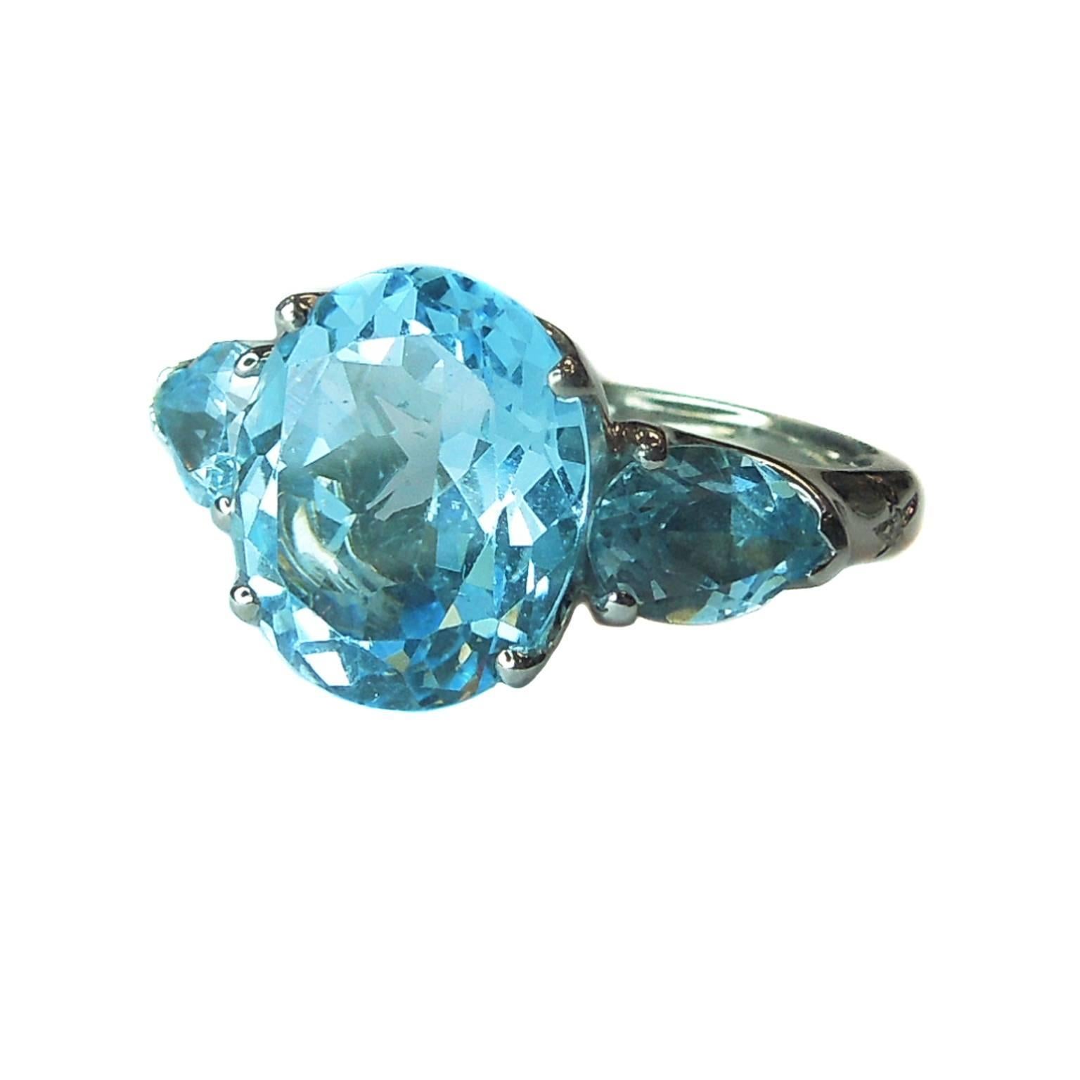 18K White Gold Ring with Three Blue Topaz and touch of diamonds

7.20ct. Blue Topaz total weight. Center is oval shape and sides are pear shape. 

Both sides of ring have tiny touch of diamonds on stars.

Currently size 6.5. Can be sized.

Original