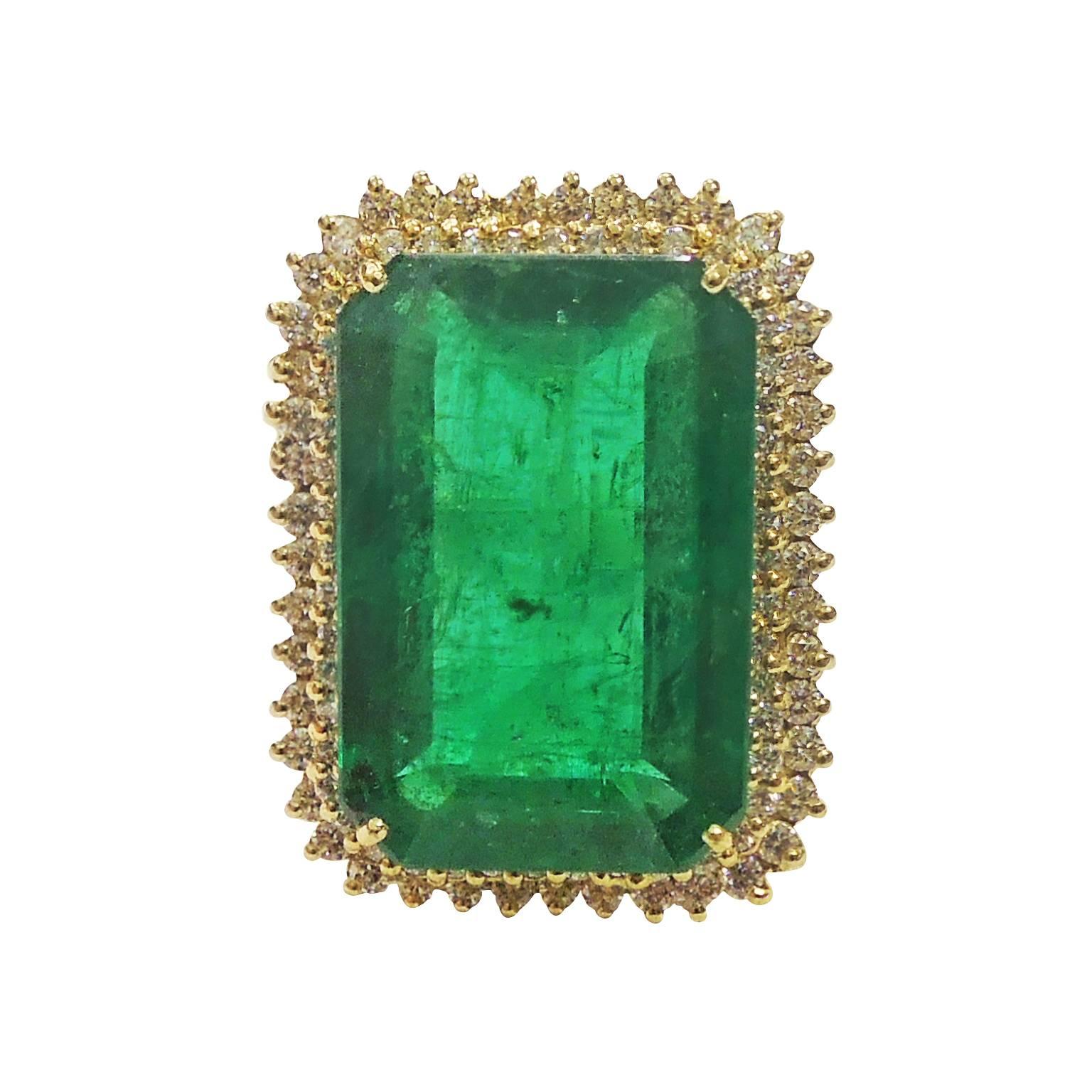 18K Gold Ring with Emerald center and Diamonds

19.03ct. Emerald. Very beautiful color.

1.50ct. Diamonds surrounding center stone. 

Face of ring is 0.8 inch x 1 inch

Currently size 6.25. Can be sized.