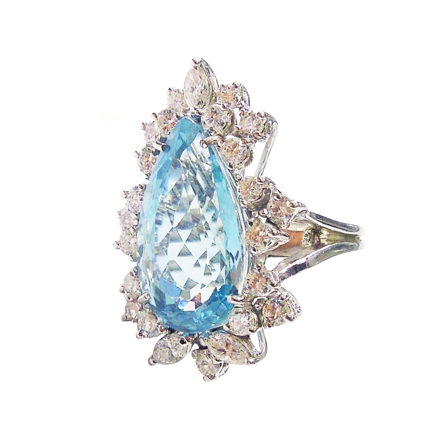 14K White Gold Ring with Pear Shape Aquamarine center and Diamonds

6.00ct. Aquamarine Center, pear shape.

1.20ct. apprx. diamonds  

Face of ring is 1 inch x 0.7 inch

Currently size 5.75. Can be sized.