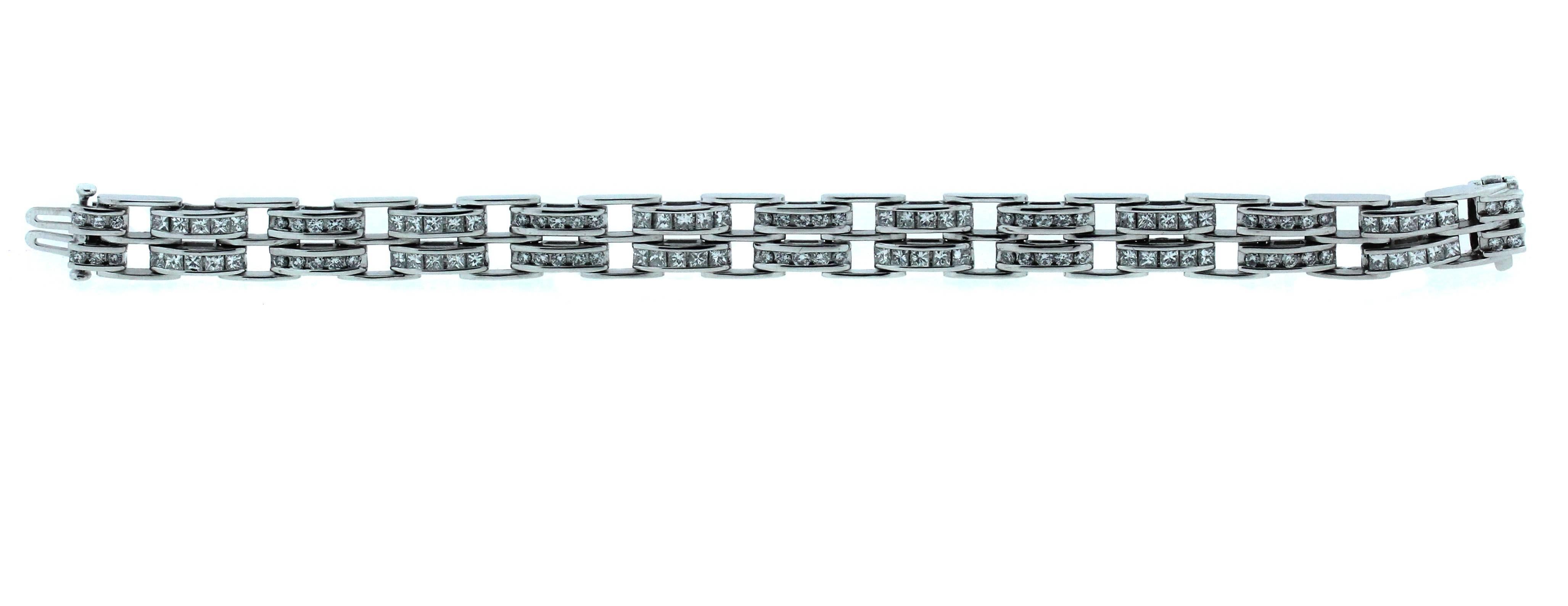White Gold and Diamond Link Bracelet In New Condition In Boca Raton, FL
