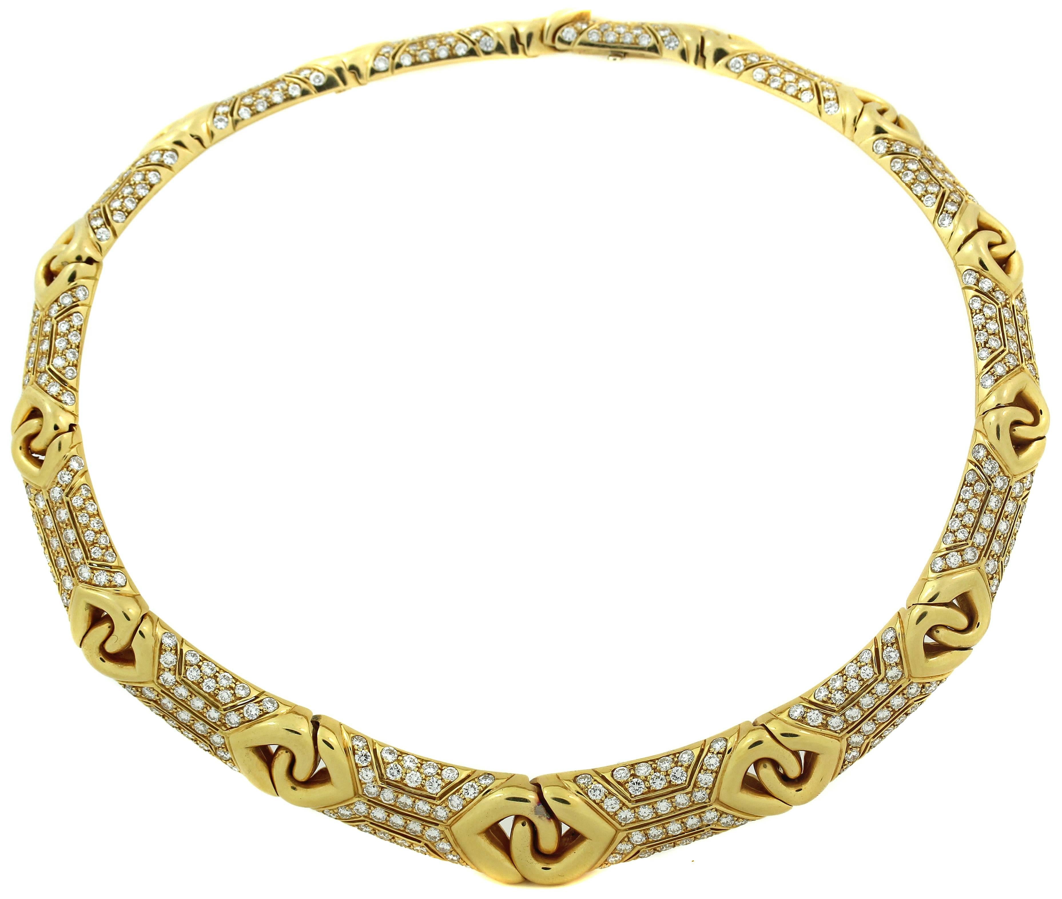 Gorgeous 18K Gold and Diamond Necklace by Bulgari

Necklace has apprx. 18 carats of F-G Color, VS Clarity Diamonds. Diamonds are set around polished gold links.

16 inches in length. Collar necklace, has the look and feel of a choker.

0.6 inch