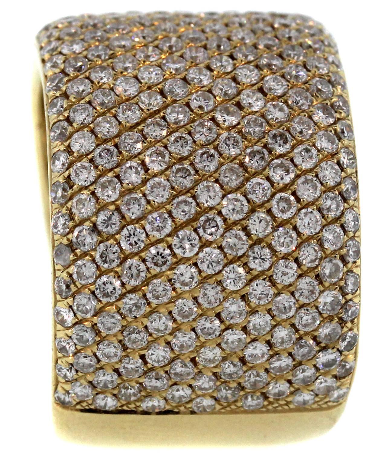 18K Yellow Gold Wide Band Ring with Diamonds

2.47ct. G Color, VS Clarity Diamonds

Diamonds are set on one side of band

Ring is 0.6 inch wide 

Size 7. Sizable