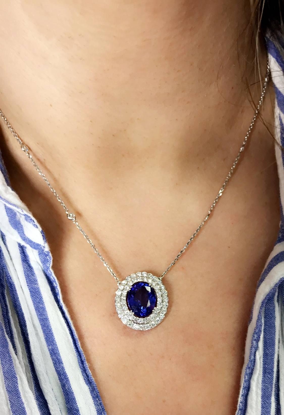 Tanzanite Diamond Gold Pendant Necklace In New Condition In Boca Raton, FL