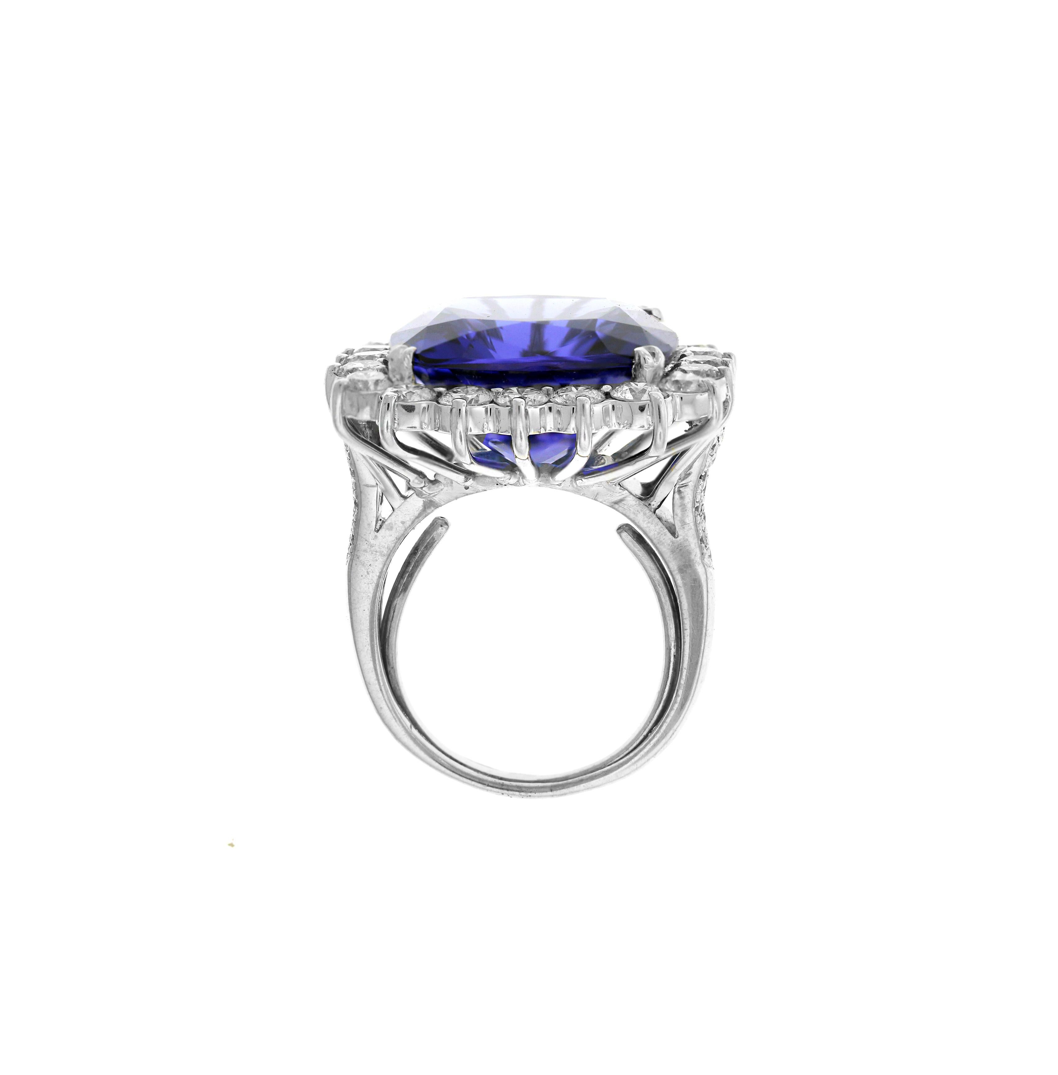 Platinum Diamond Ring with Tanzanite Center In Excellent Condition In Boca Raton, FL