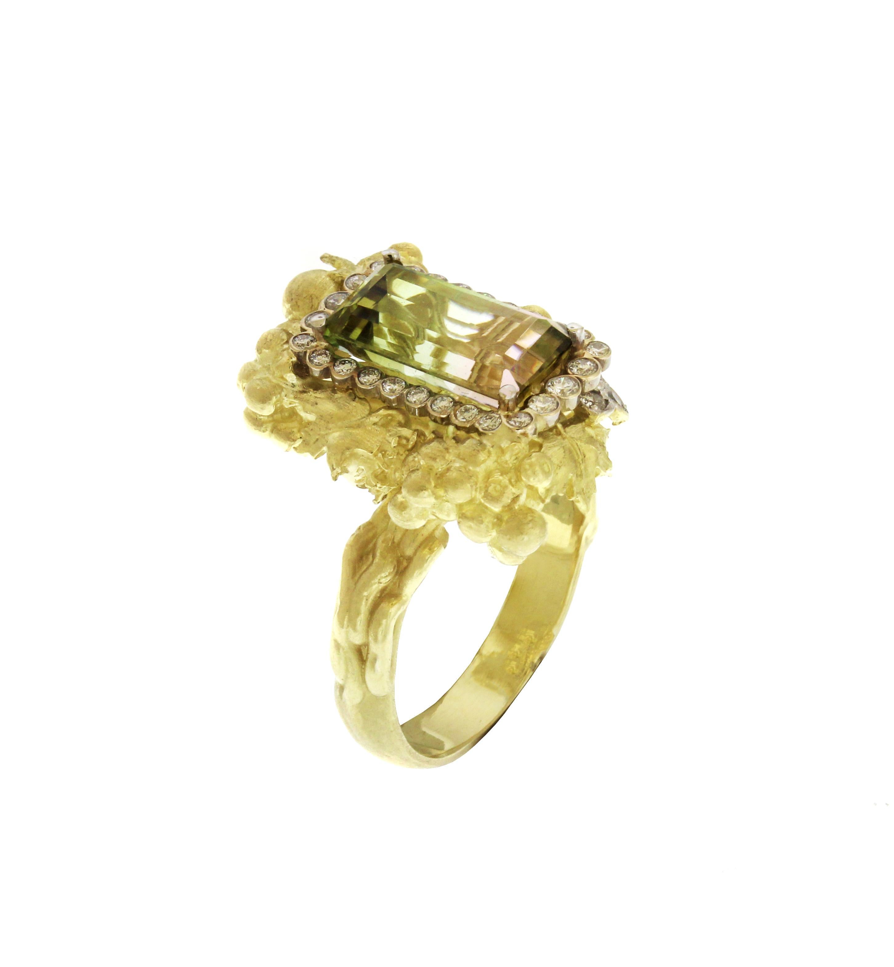 18K Gold Ring with Bicolor Tourmaline Center surrounded by diamonds

Center Bicolor Tourmaline 5.50ct.

0.40ct. G Color, VS Clarity diamonds

Size 6.5. Sizable

Ring face is 1 inch x 0.65 inch., 0.3 inch band width

Signed STAMBOLIAN and has the