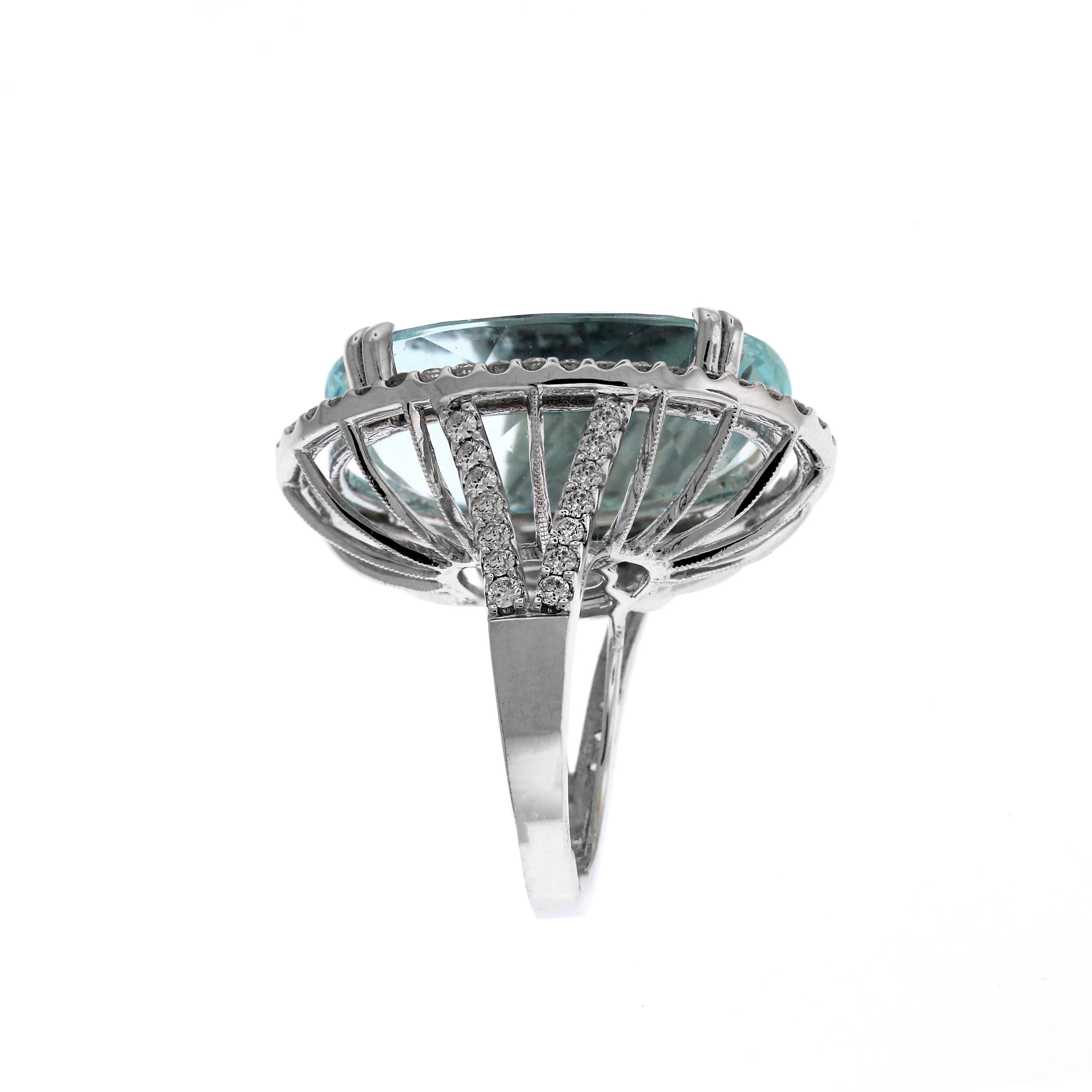 Aquamarine and Diamond White Gold Ring In New Condition For Sale In Boca Raton, FL