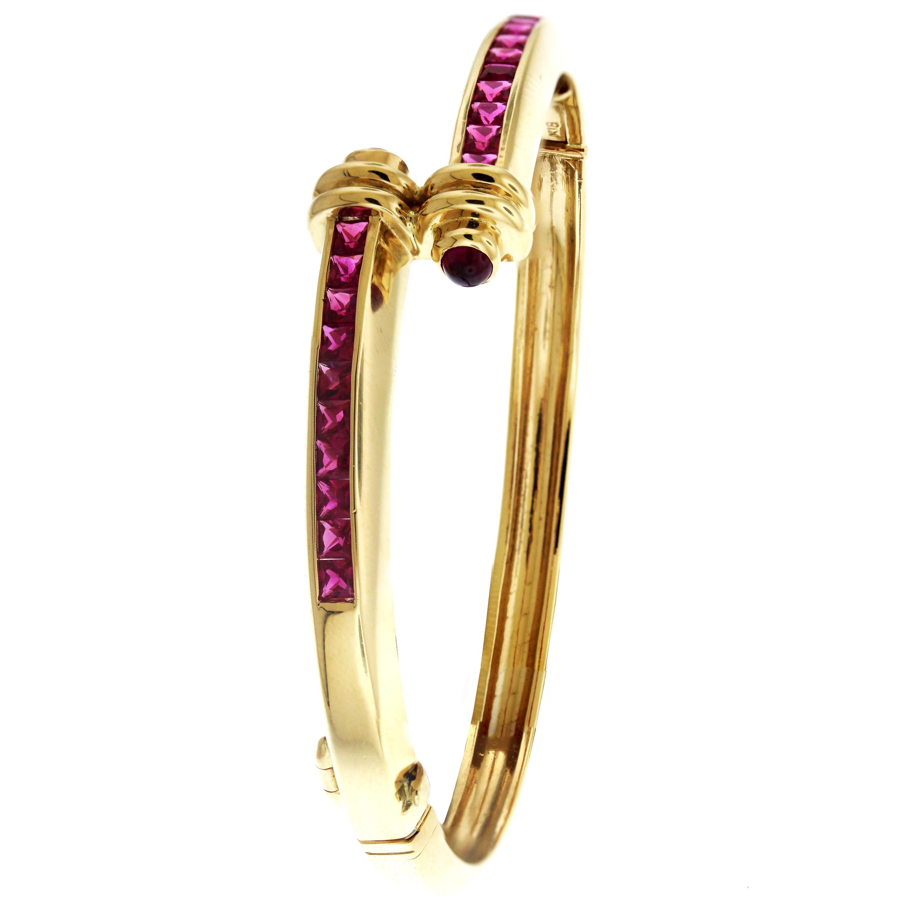 18K Yellow Gold Crossover Bracelet with Princess Cut Rubies

2.5 carat Rubies

Bracelet measures 7 inches in length, 0.25 inch width.

Made in USA