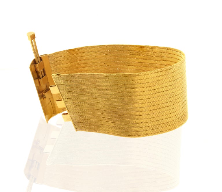 22 Karat Gold Handwoven Engraved Floral Bracelet For Sale at 1stDibs
