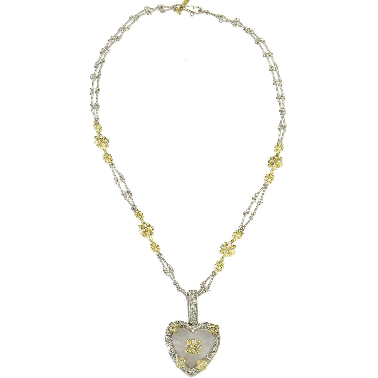 18K Gold Halskette mit handgefertigter Kette mit beidseitigen Diamantfassungen 

Enhancer ist 18K Gold mit speziell geschliffenem:: gefrostetem Kristall in der Mitte mit 1::00ct. G Farbe:: VS Qualität Diamanten

Die Kette ist mit handgedrehten