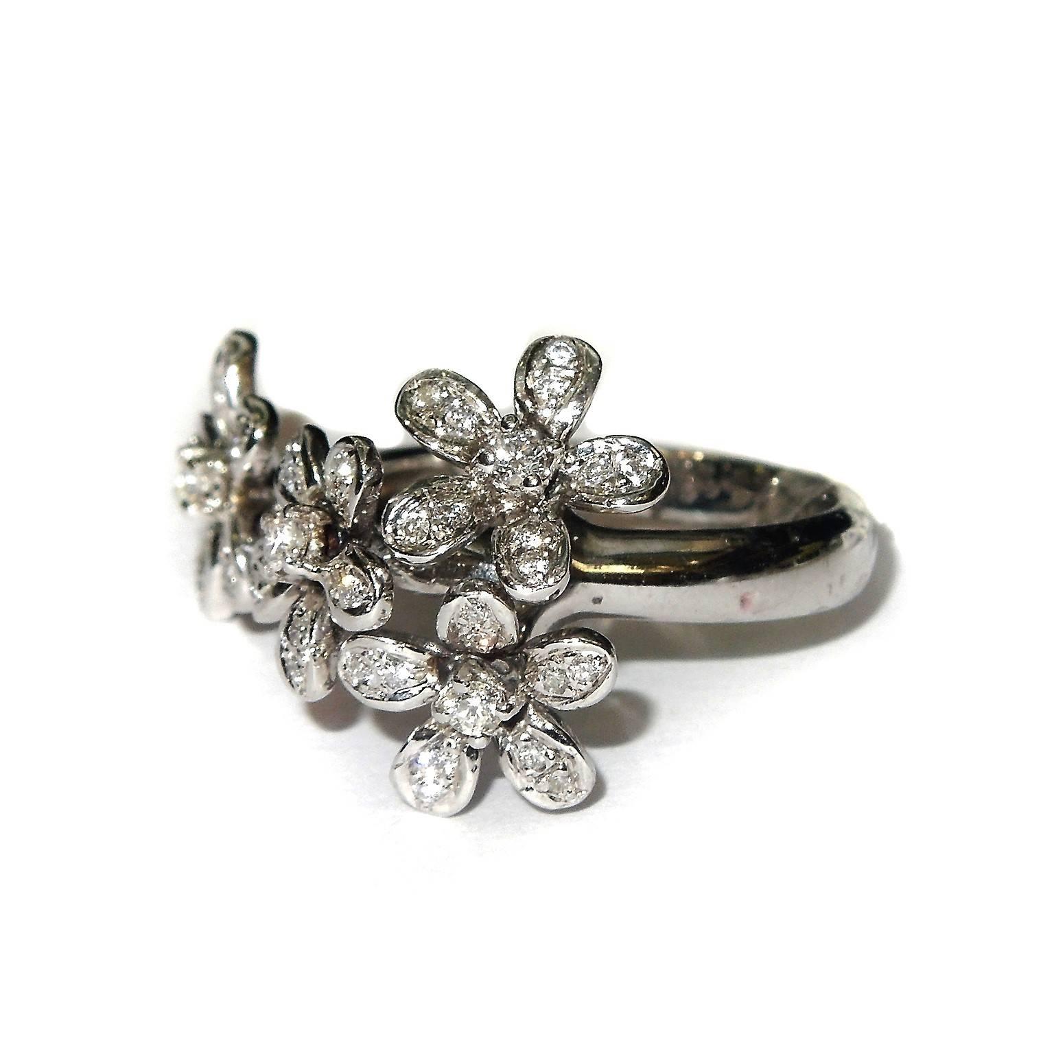 Diamond White Gold Floral Ring In New Condition In Boca Raton, FL