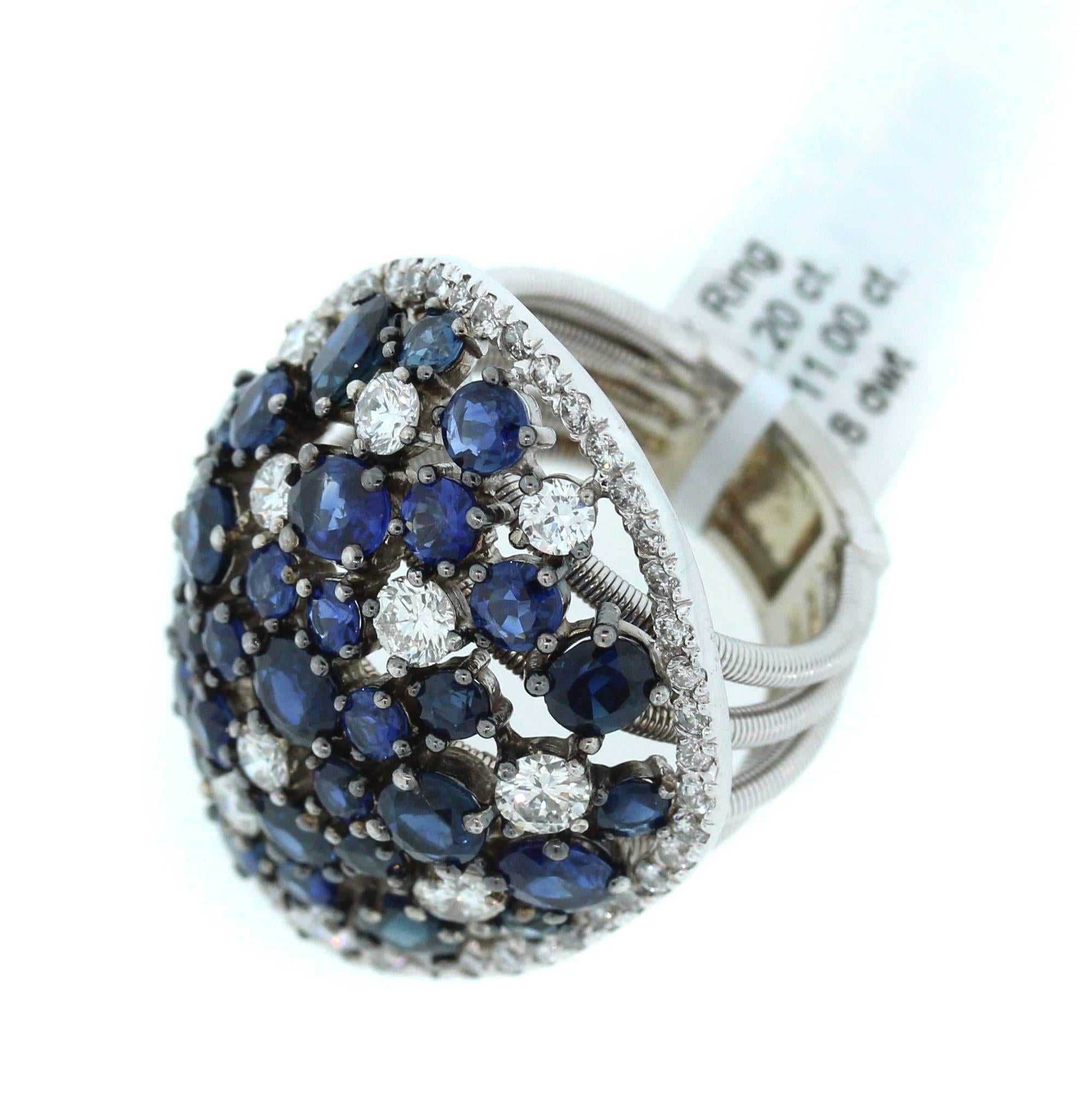 Blue Sapphire Diamond Gold Cluster Ring In New Condition In Boca Raton, FL