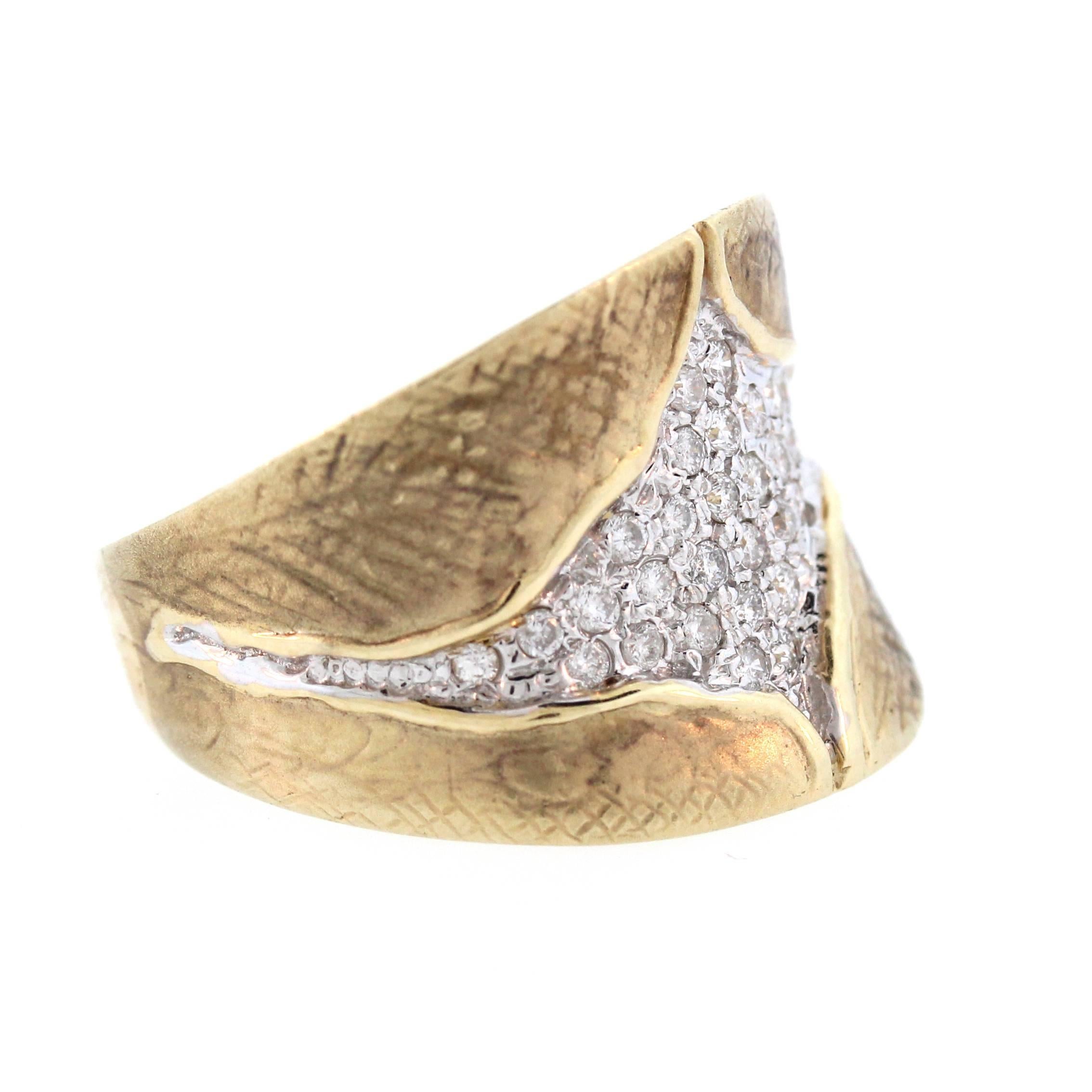 Gold Ring with Pave Diamond Centre In New Condition In Boca Raton, FL