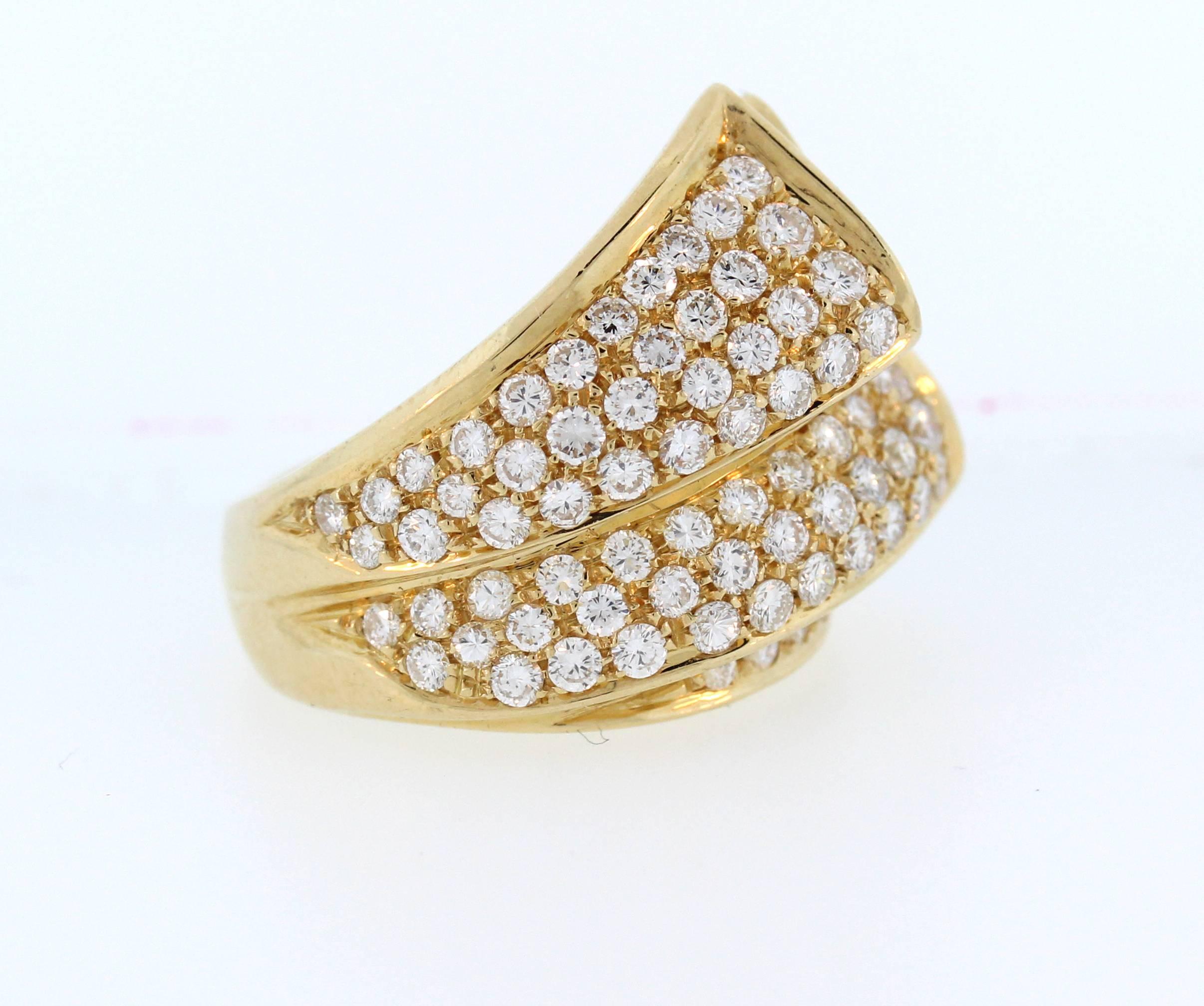 Gold and Diamond Ribbon Ring In New Condition In Boca Raton, FL