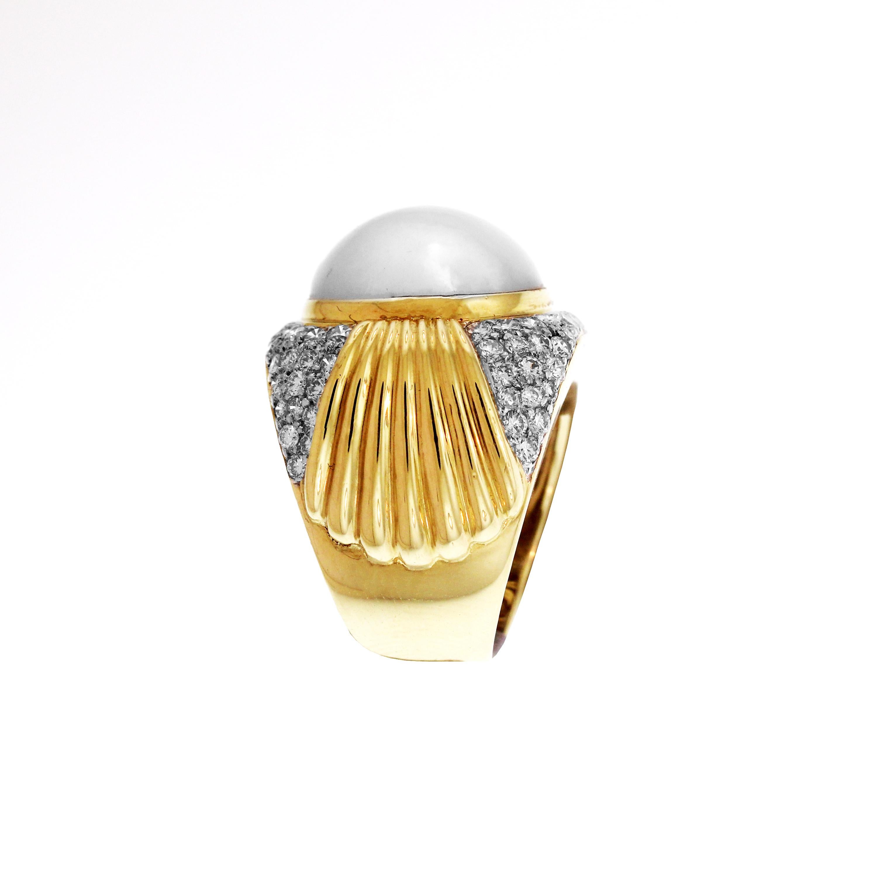 Button Pearl and Diamond Yellow Gold Ring In New Condition In Boca Raton, FL