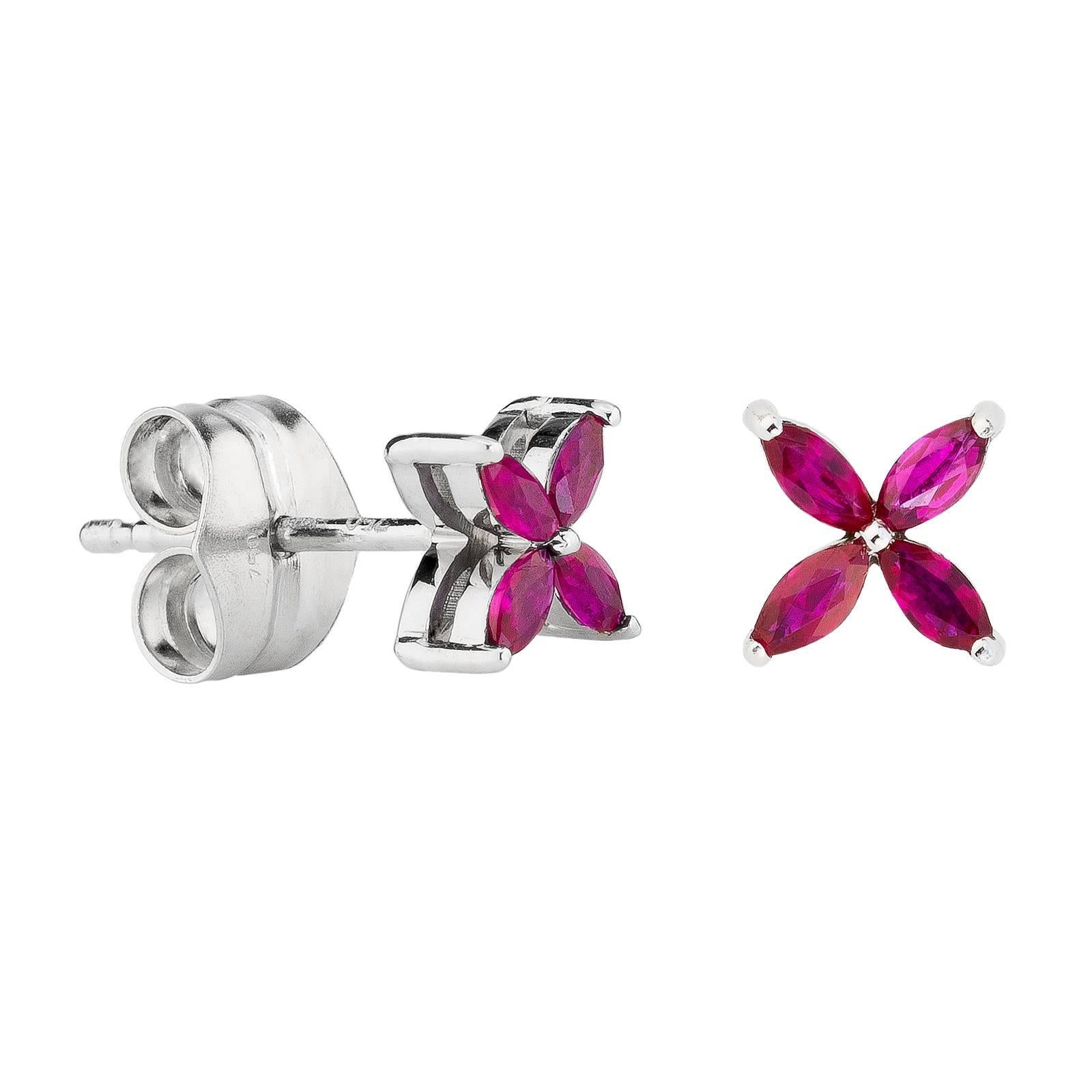 18 Karat White Gold with 8 Pink Rubies Flower Stud Earrings In New Condition For Sale In Munich, DE