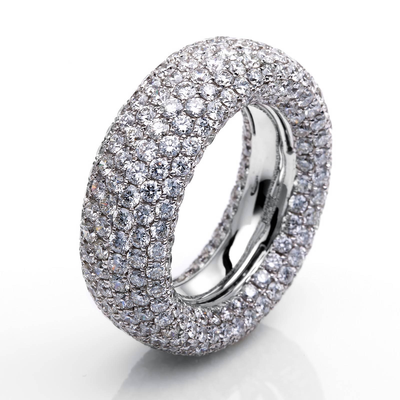 The meticulous craftsmanship of our artisans will shine a light on your great taste and unique style when wearing this stunning 18k White Gold Diamond Ring with 386 sparkling brilliant-cut diamonds.

You are used to the highest standards of quality