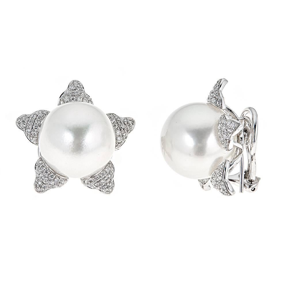 These elegant 18K White Gold earrings feature 14.8 x 14.6mm White South Sea Pearls, delicately accented by 0.63 carats of round pave Diamonds.  

Features: A versatile bendable post and clip back
Total Weight: 17.89g