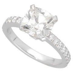 Tiffany & Co. Anello con diamante Novo da 1,58 ct, I-VS1, in platino 950 con pietre laterali, taglia US 3 3/4