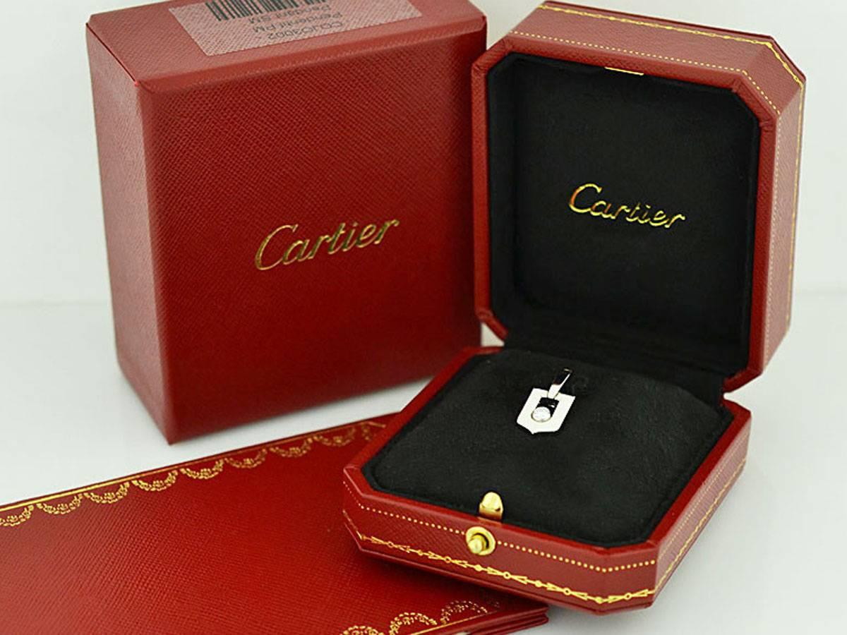 Brand:Cartier
Name:Diamond C2 cut 88 Charm
Material :Diamond(D0.15ct),750 18K WG White Gold
Comes with:Cartier Box,Case,Certificate,Repair Certificate
Top size:H13mm×W10mm×D2mm/0.51