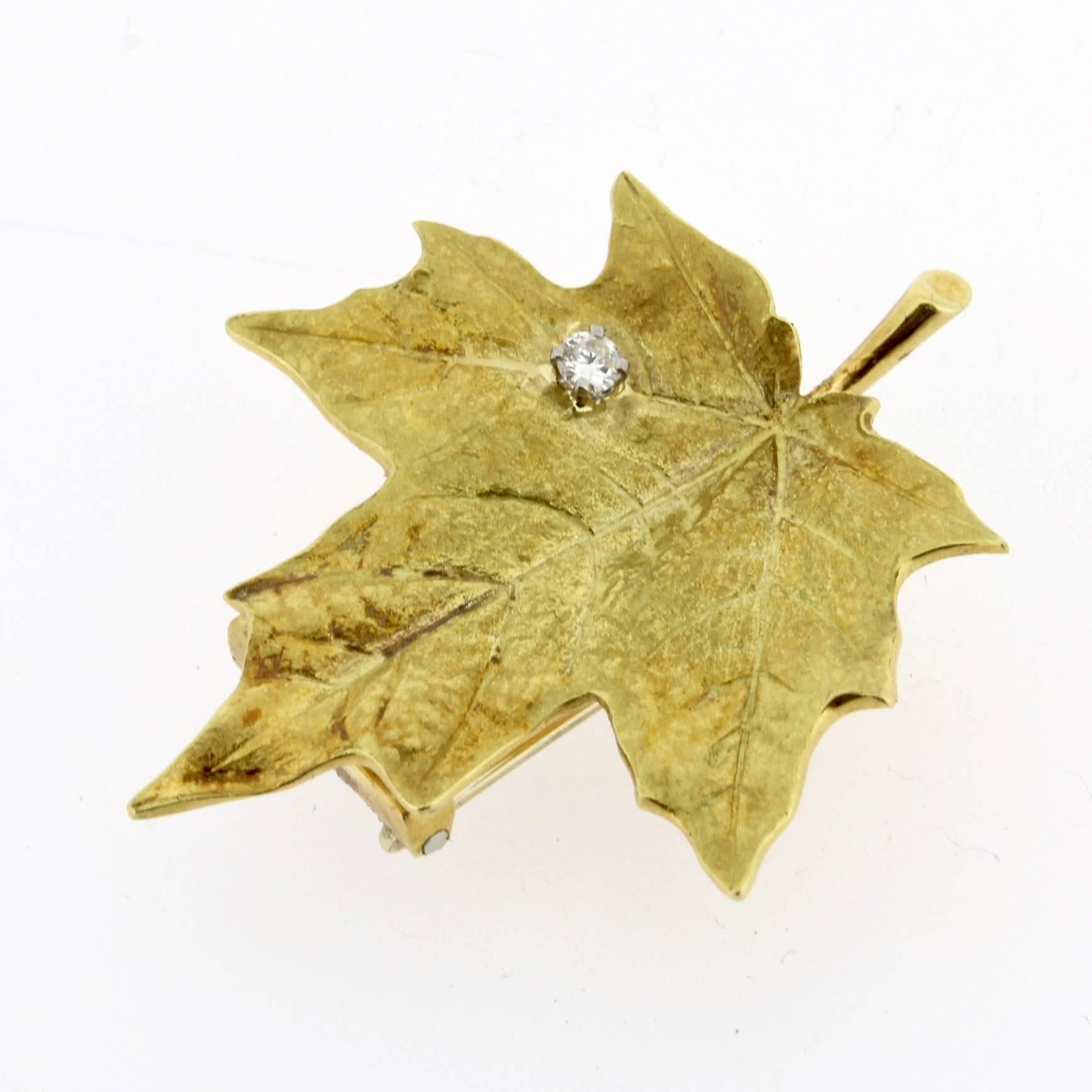 Modern McTeigue 18-Karat Yellow Gold and Diamond Maple Leaf Pin or Brooch