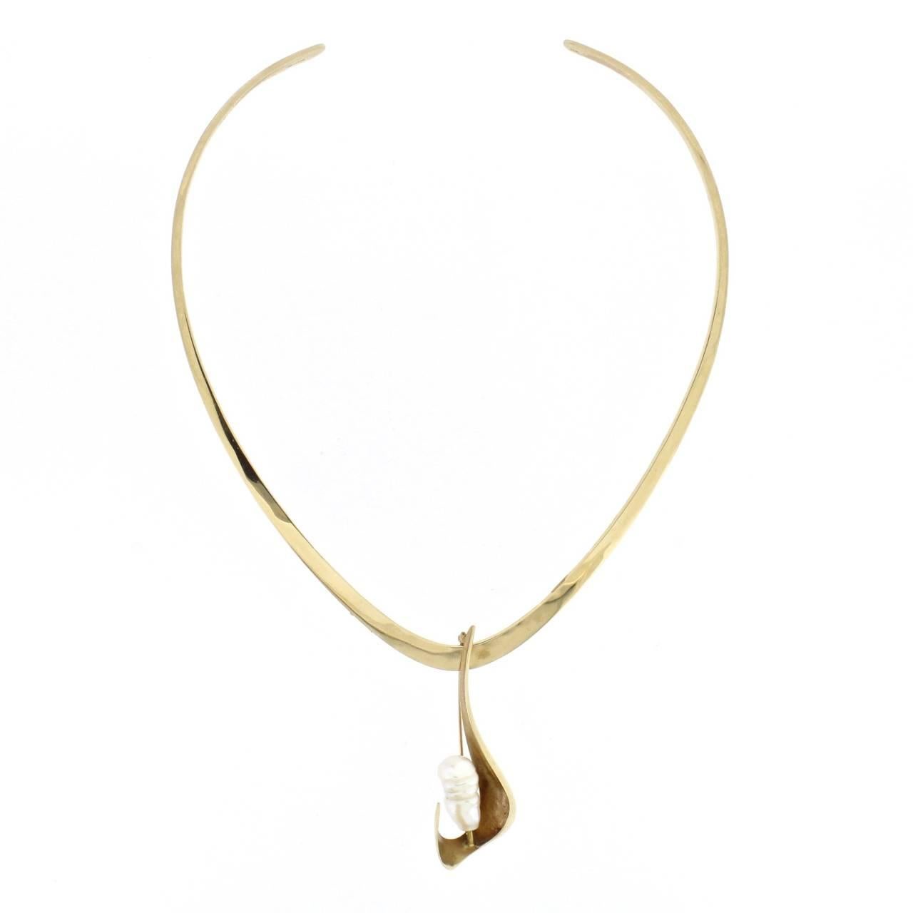 Ronald H Pearson Modernist Forged Gold and Baroque Pearl Pendant Necklace Parure For Sale