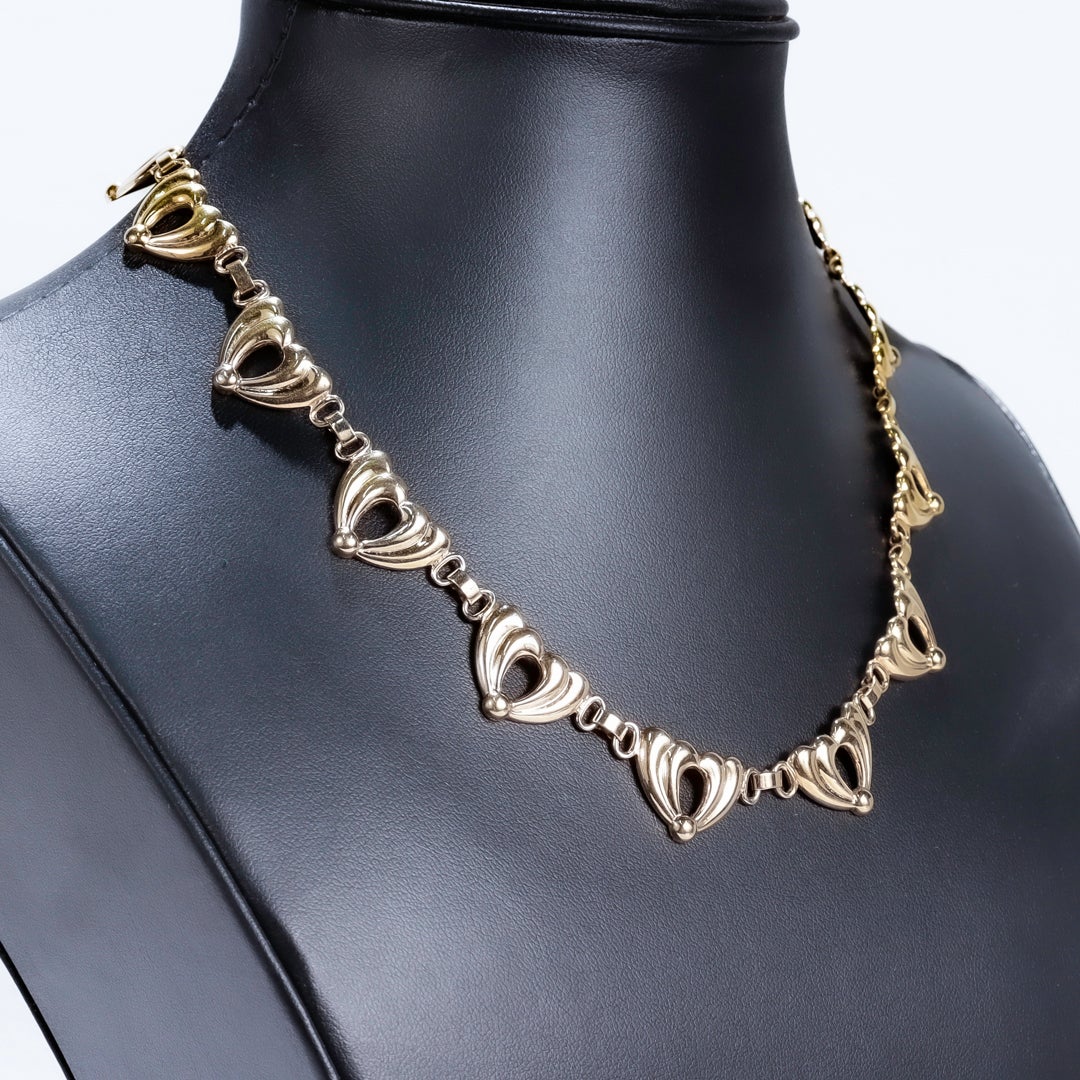A fine signed Tiffany & Co. necklace.

In 14k yellow gold.

With complex, stylized heart-shaped links each joined by a flat double loop link.

Marked to the interior: Tiffany & Co. and 14k.

Simply wonderful Tiffany design!

Date: 
20th