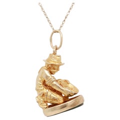Charme Antique en Or 9K & Jade avec Figural Gold Miner Watch Fob Charm