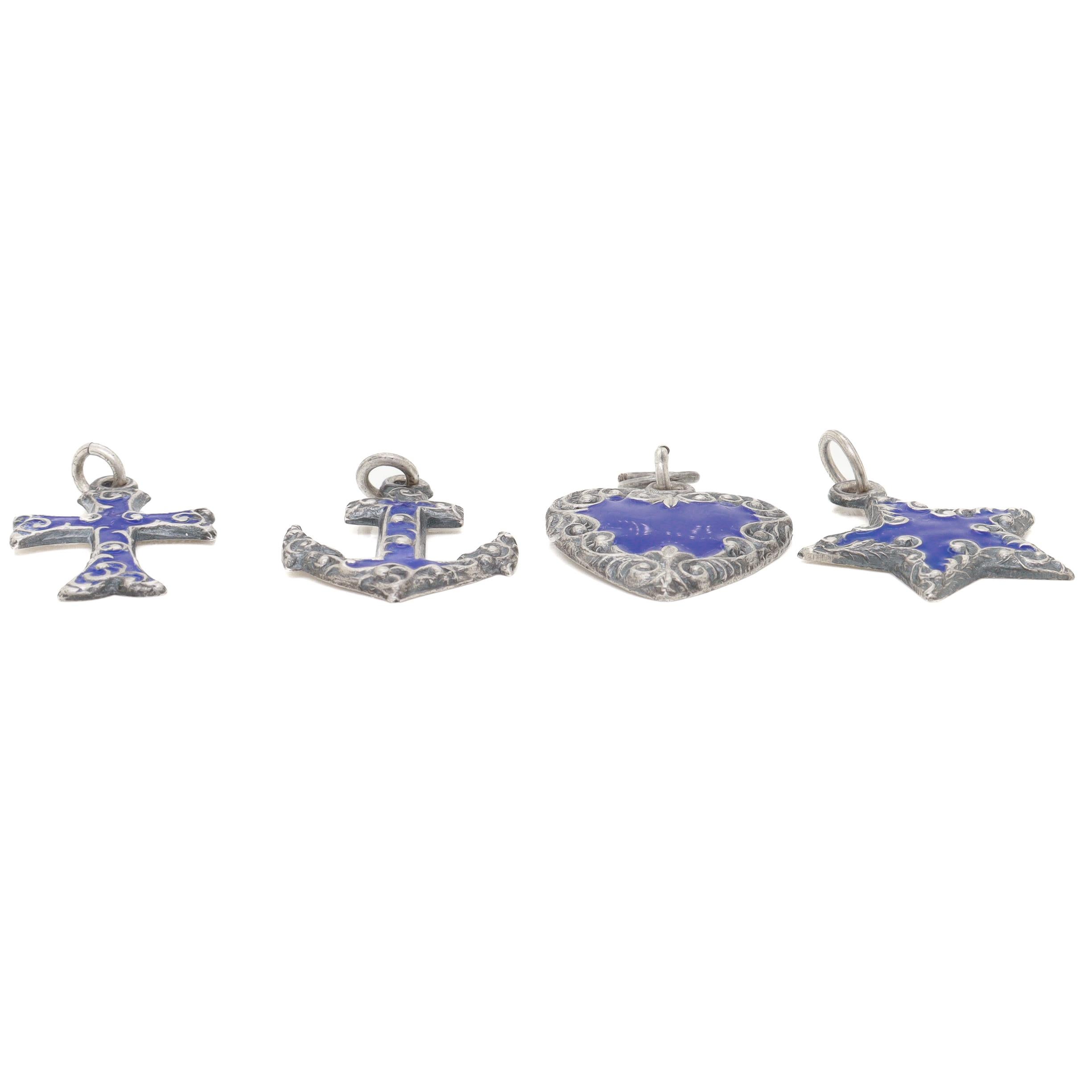 Set di 4 ciondoli / charms in argento e smalto blu di epoca edoardiana in vendita 1
