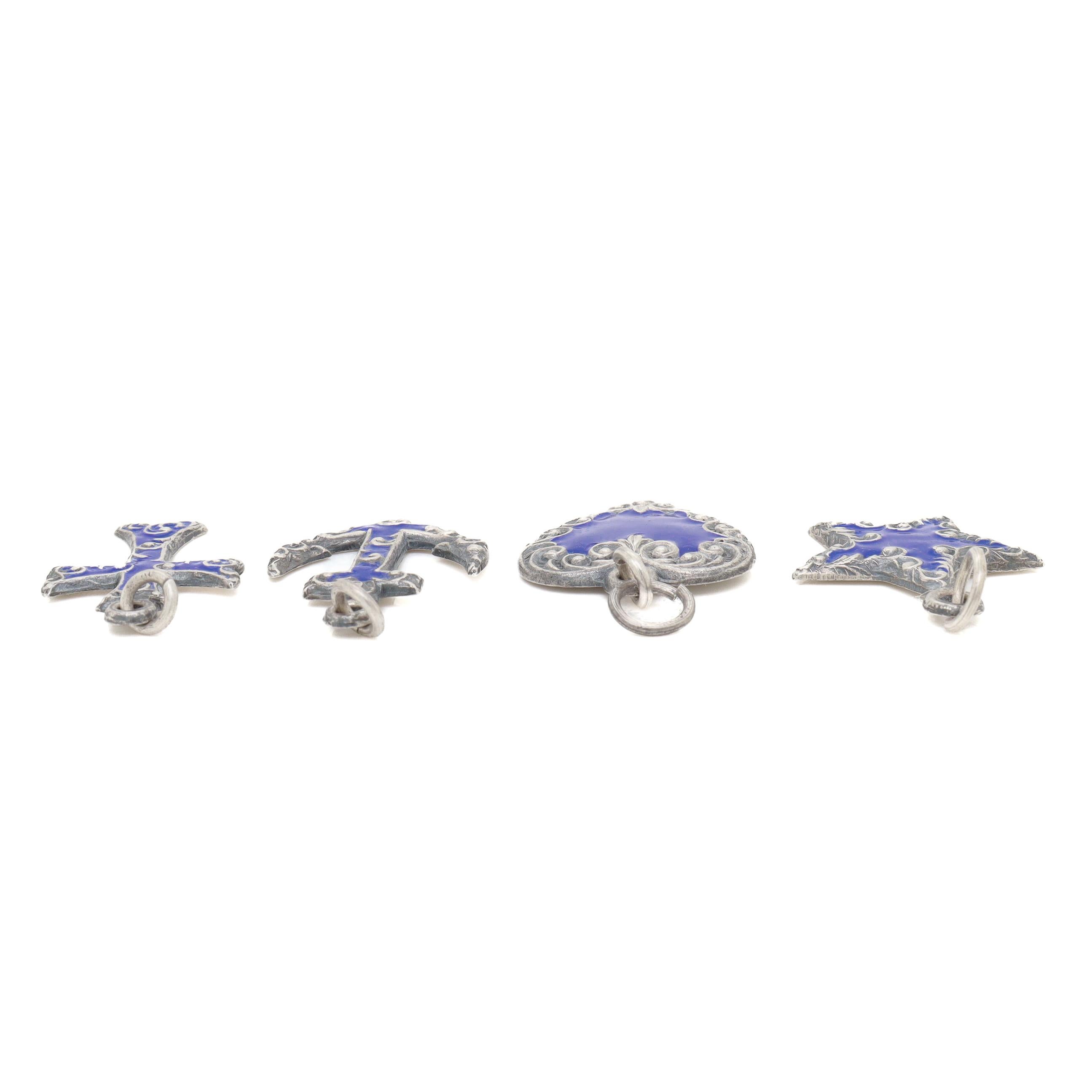 Set di 4 ciondoli / charms in argento e smalto blu di epoca edoardiana in vendita 3