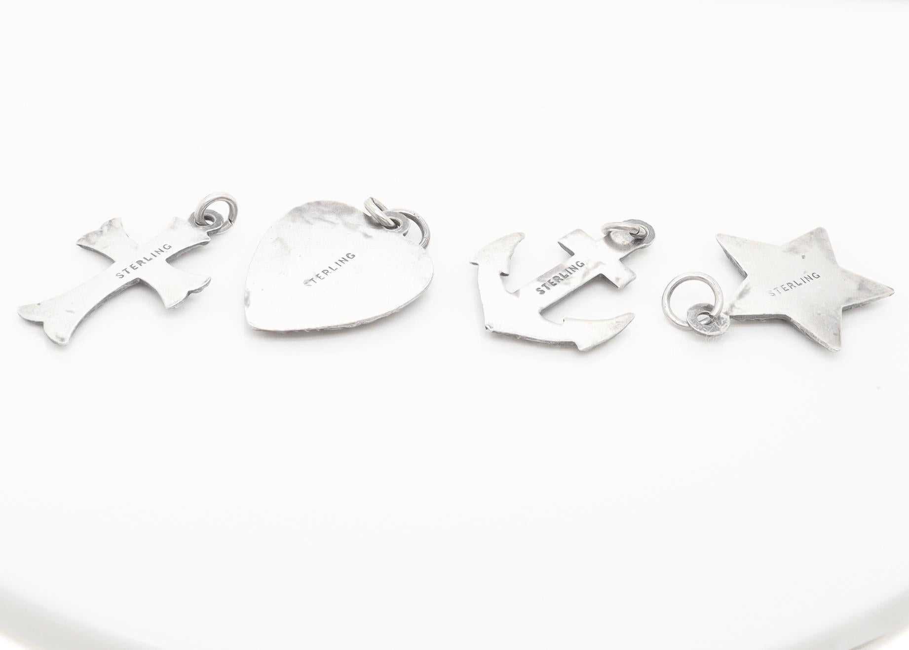 Set di 4 ciondoli / charms in argento e smalto blu di epoca edoardiana in vendita 5
