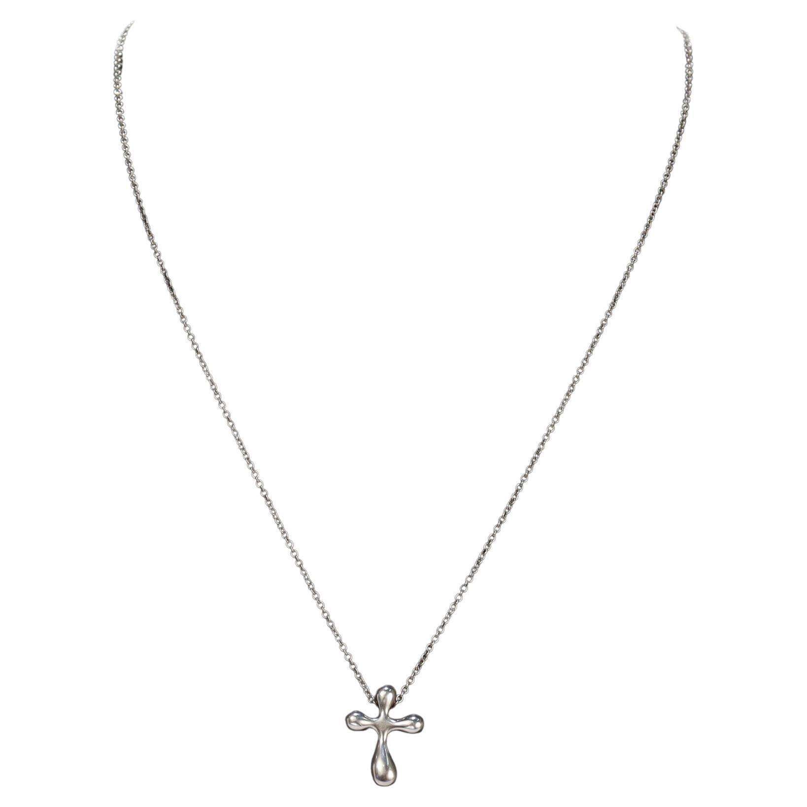 Tiffany & Co. Collana con ciondolo e croce di Elsa Peretti in argento sterling