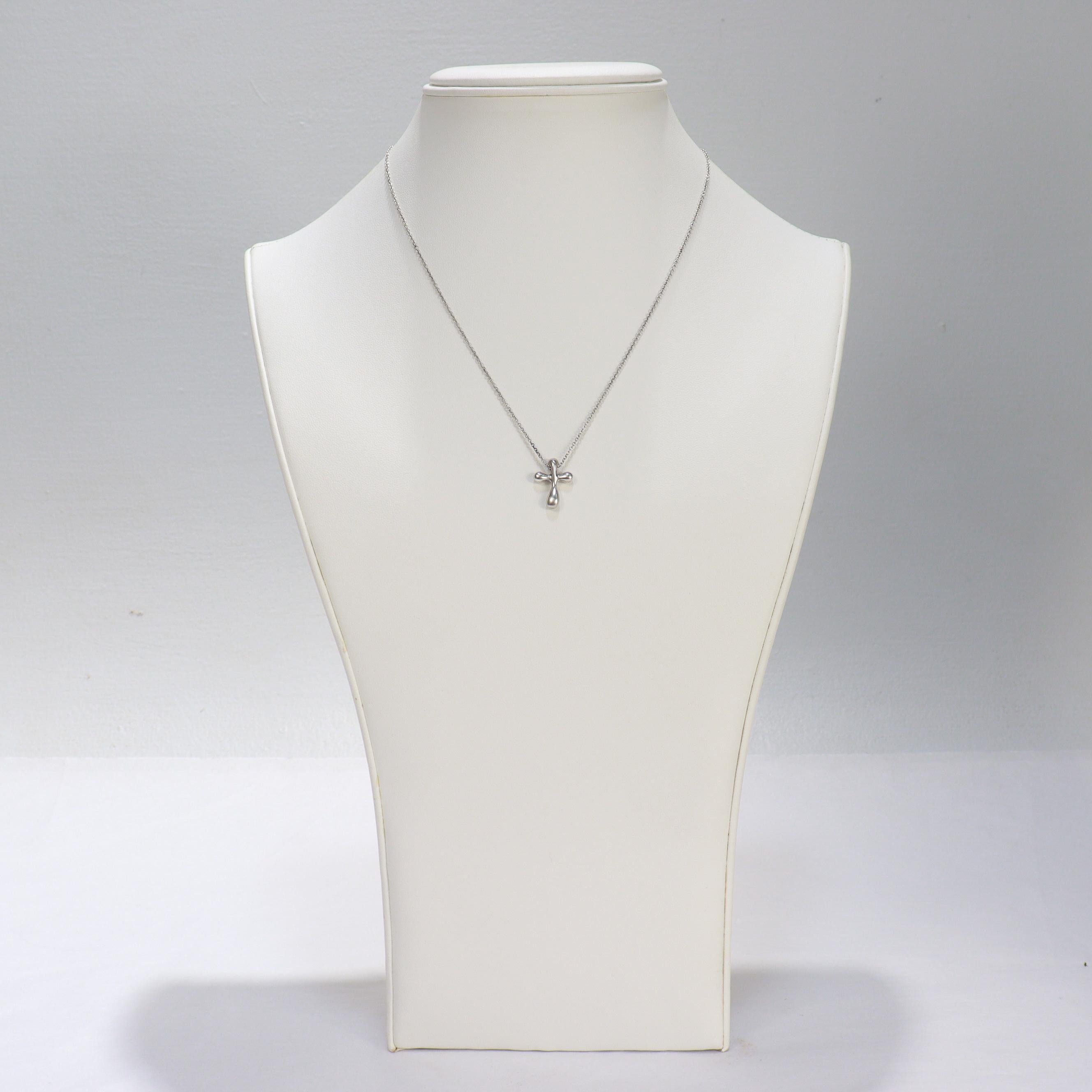 Tiffany & Co. Collana con ciondolo e croce di Elsa Peretti in argento sterling in vendita 1