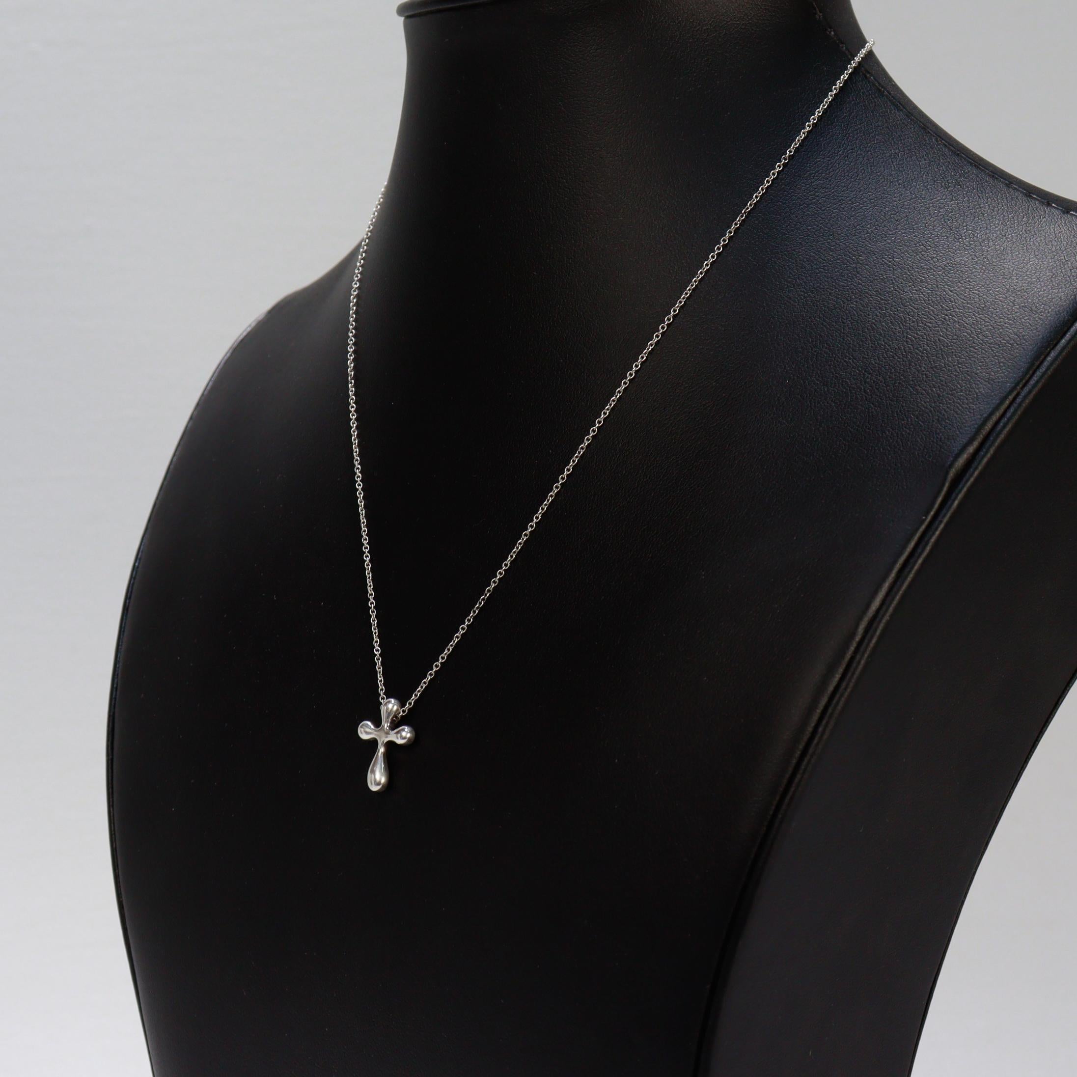 Donna Tiffany & Co. Collana con ciondolo e croce di Elsa Peretti in argento sterling in vendita