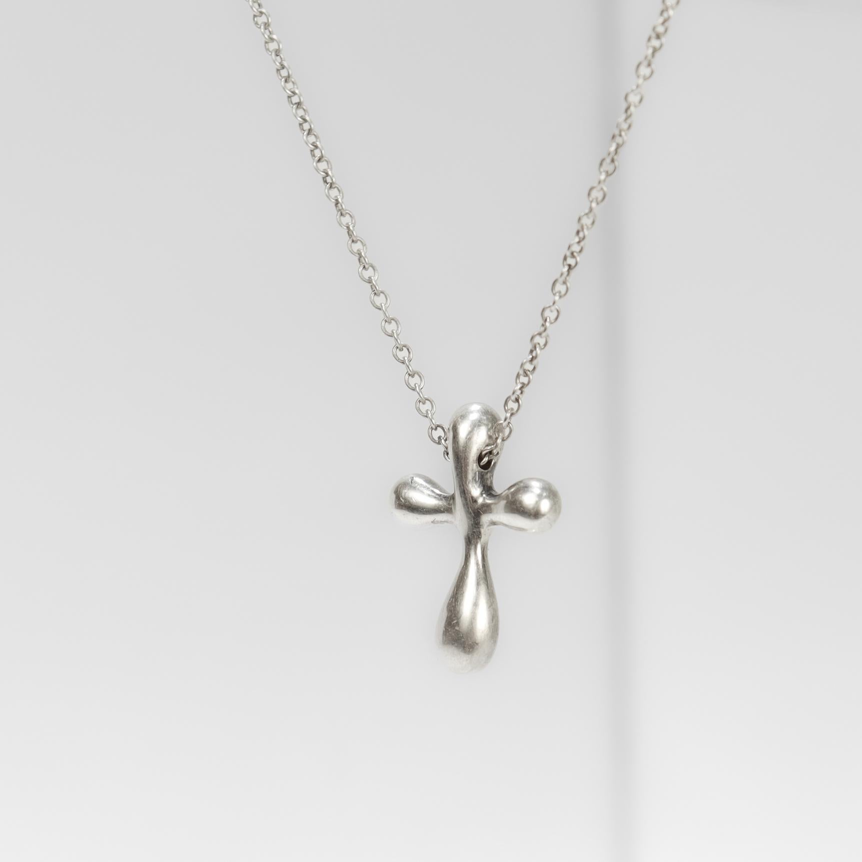 Tiffany & Co. Collana con ciondolo e croce di Elsa Peretti in argento sterling in vendita 6