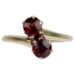 Anillo vintage de oro de 14 quilates y engaste alto
Toi et Moi
de granate doble