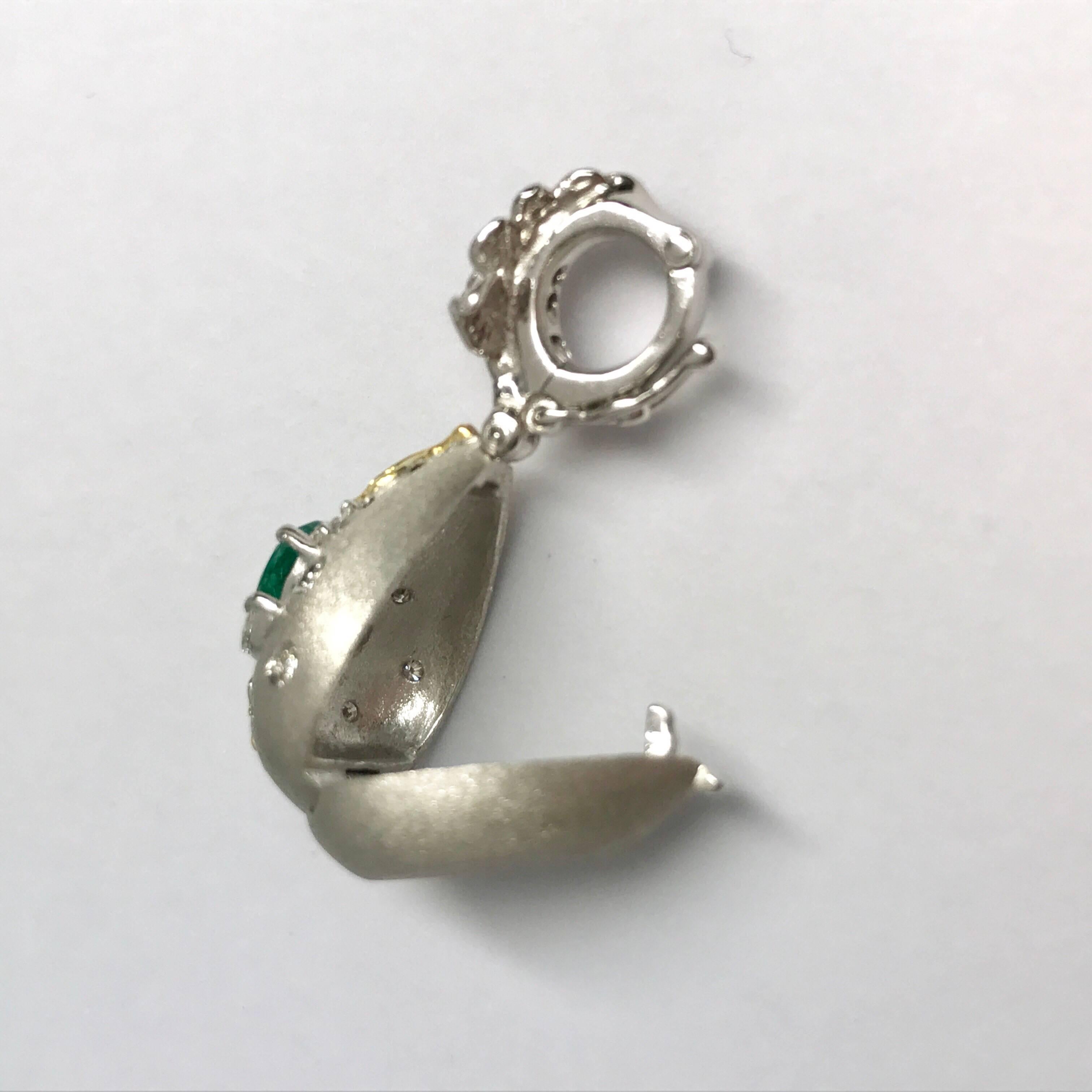 Matsuzaki Pear-shaped Emerald Diamond Locket Pillbox Gold Pendant Beads Necklace For Sale 1