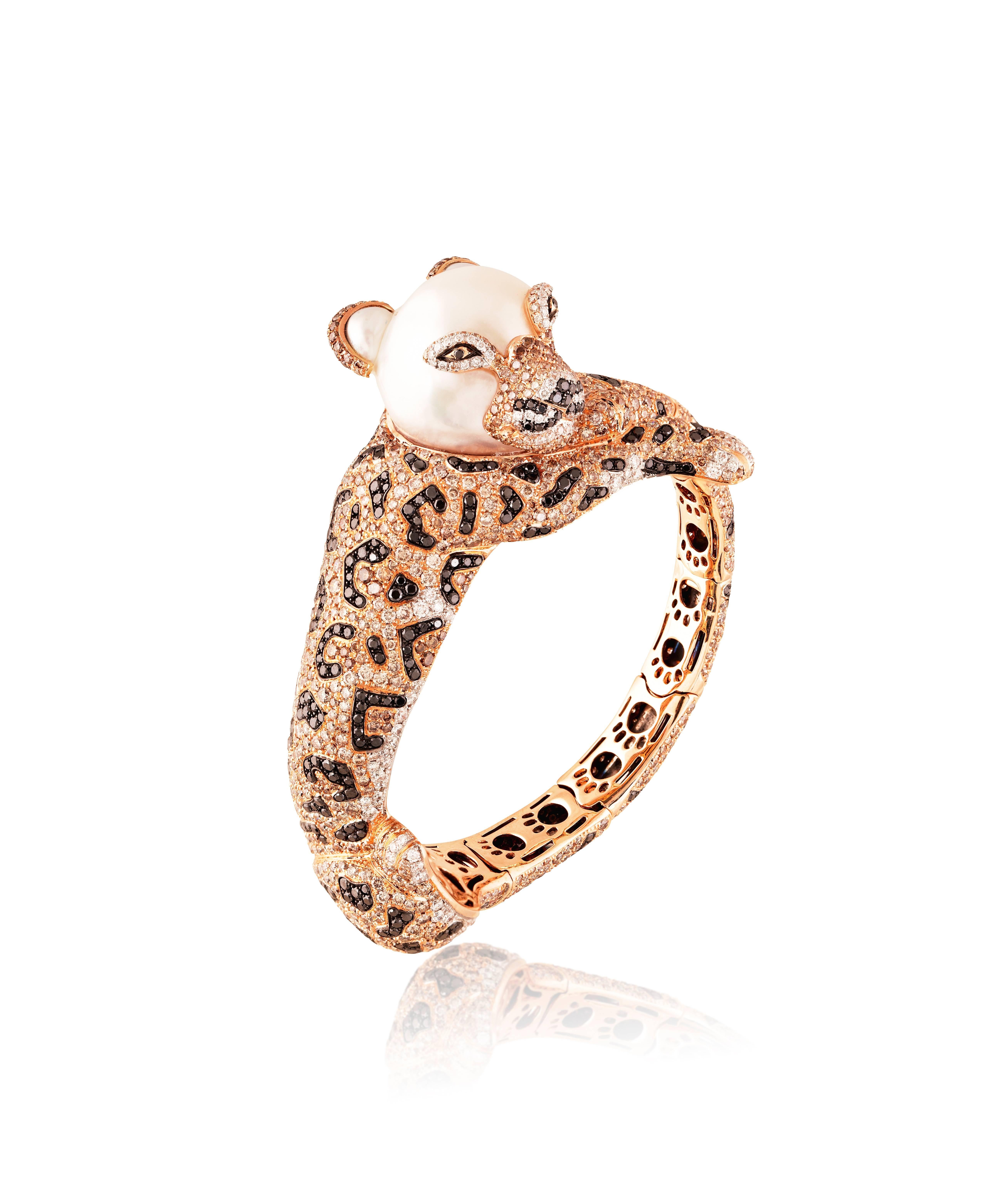 This pearl was born to be a leopard.  Its natural shape highlights the contours of the leopards jaw line, together with perfectly positioned ears.   A unique one of a kind piece, that will surely attract attention!   The body of the leopard is