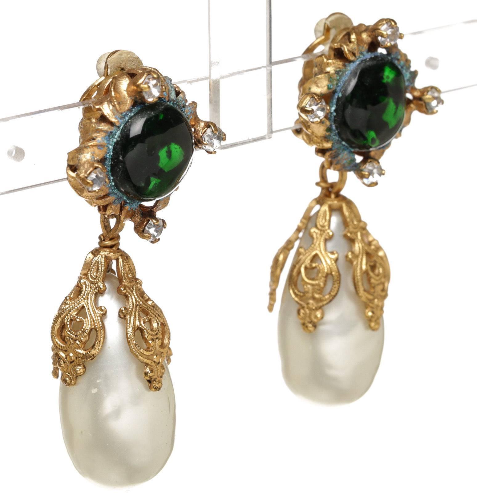 Chanel Gold and Green Jeweled Pearl Drop 94A Clip On Earrings In Good Condition In Corona Del Mar, CA