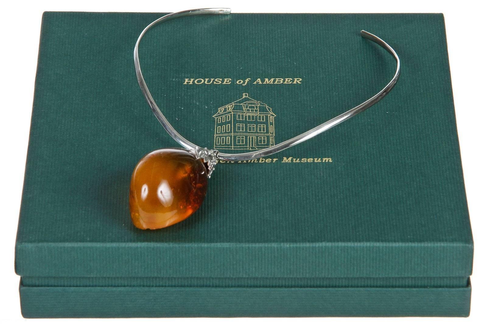House of Amber Silver Amber Pendant Necklace For Sale 4