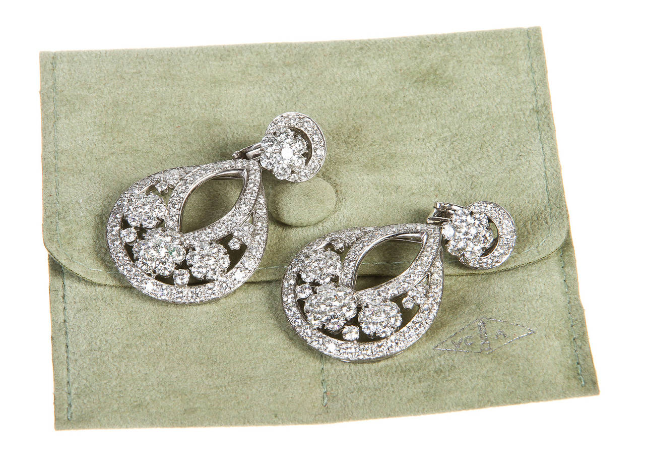Van Cleef & Arpels Diamond Platinum Large Snowflake Earrings For Sale 2