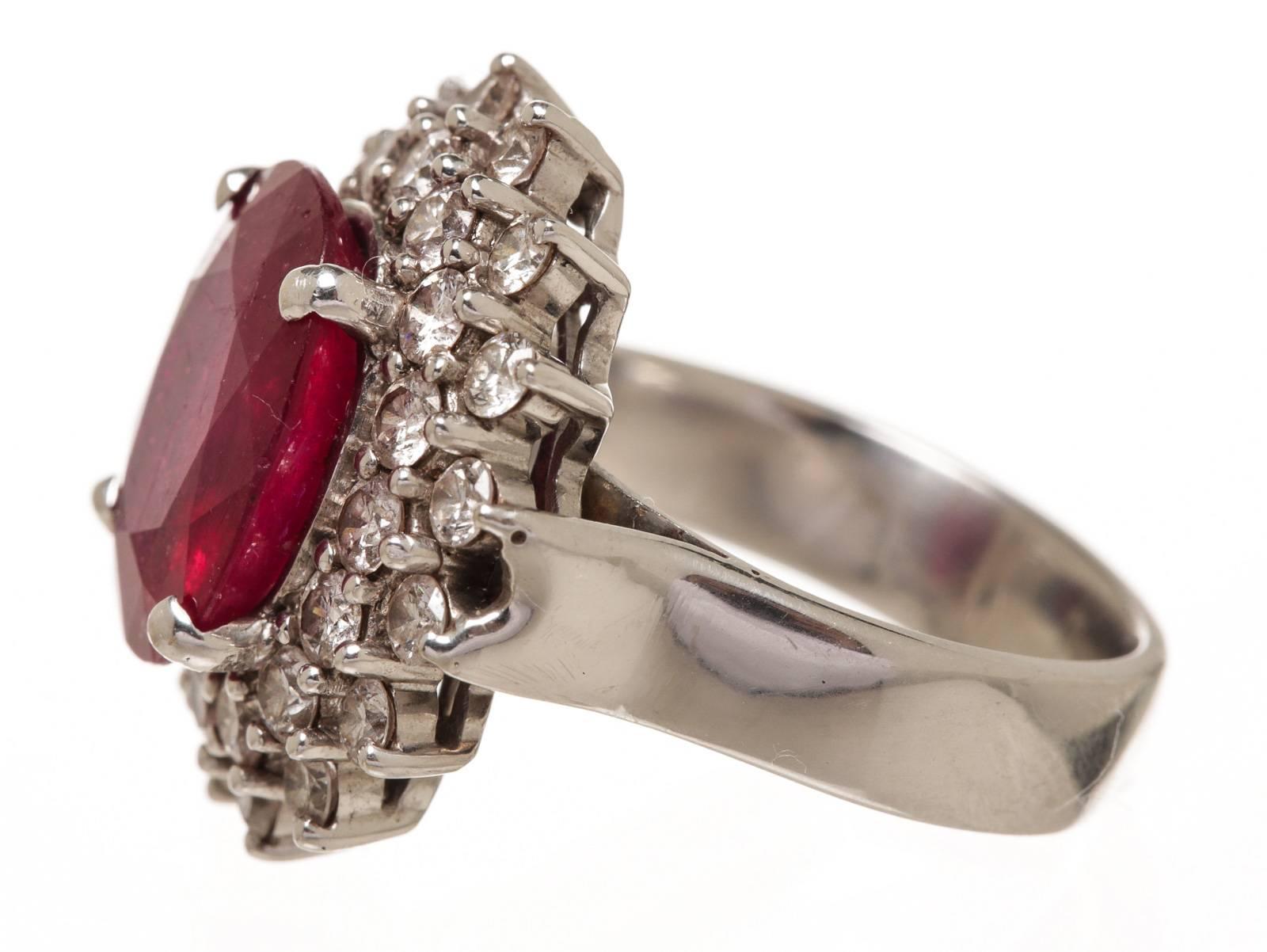 Ruby Diamond Gold Ring In Good Condition For Sale In Corona Del Mar, CA
