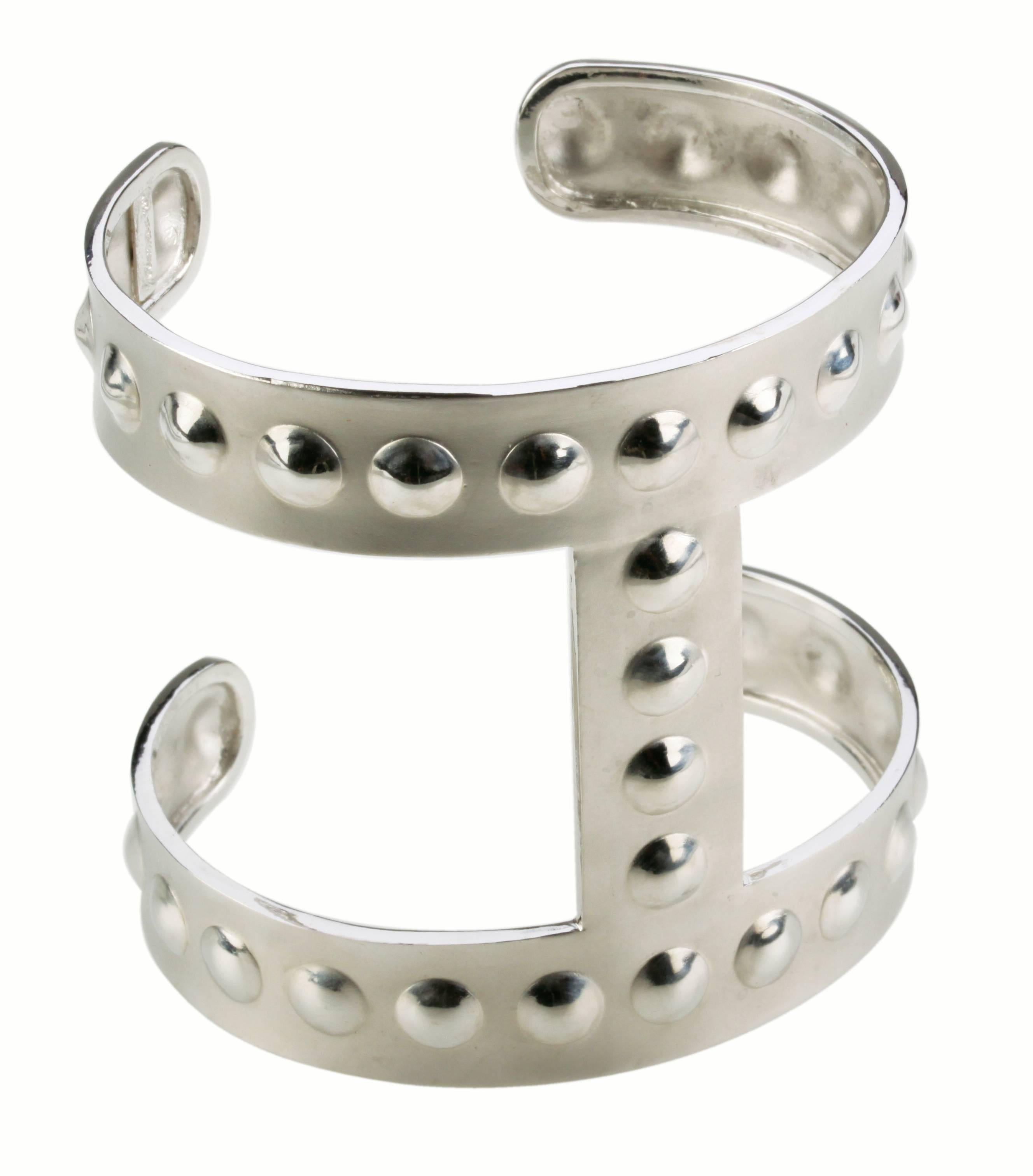 Metal: 18K White Gold
Wrist Size: 6.5”
Cuff Length: approximately 2”
Please allow for slight variations in measurements as pieces are handmade.
 
GLADIATOR COLLECTION © 2002
Youmna’s Gladiator Bubble Cuff in her distinctive matte 18K white gold