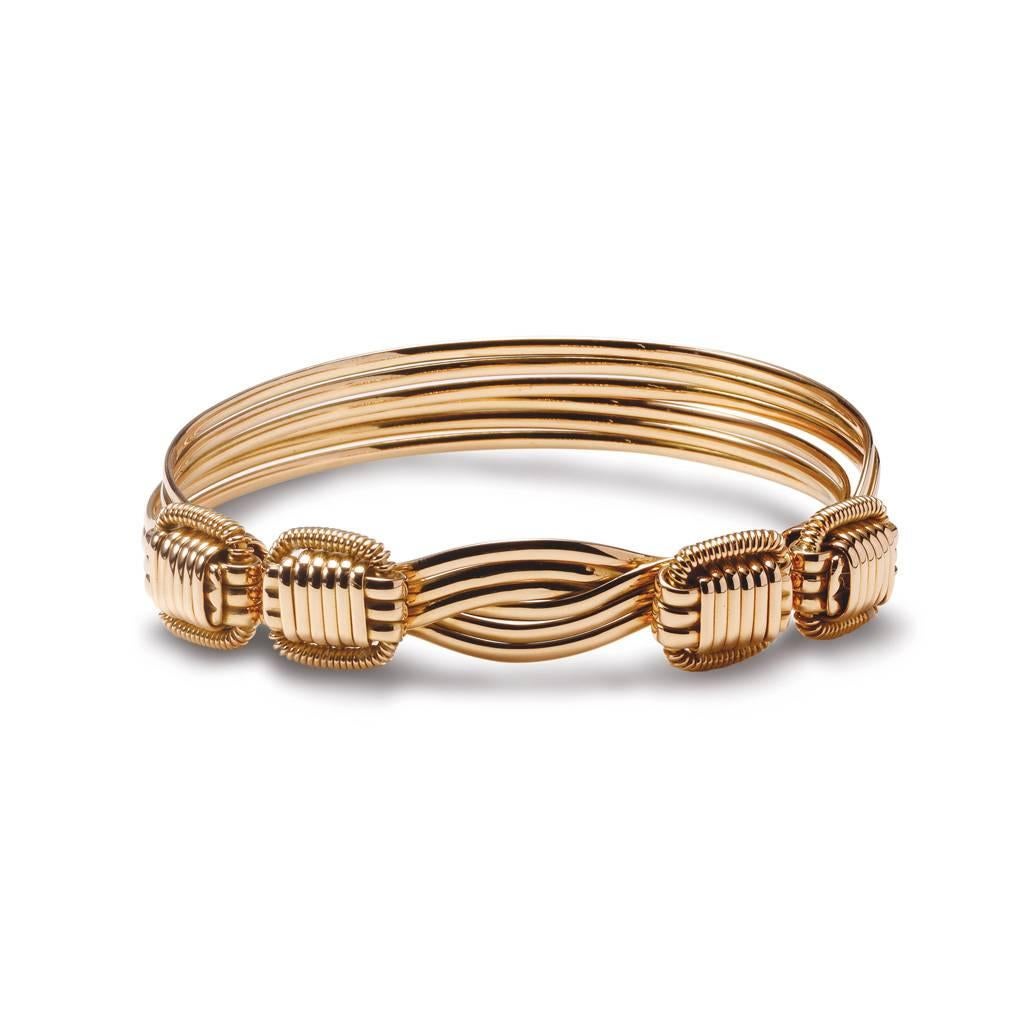 As a token of prestige, the ancient craftsmen of Africa fashioned a handsome bangle from the long, tough hairs of an elephant’s tail. Now Forbes Mavros has created a sumptuous version in gold of the iconic elephant hair bangle, featuring a double