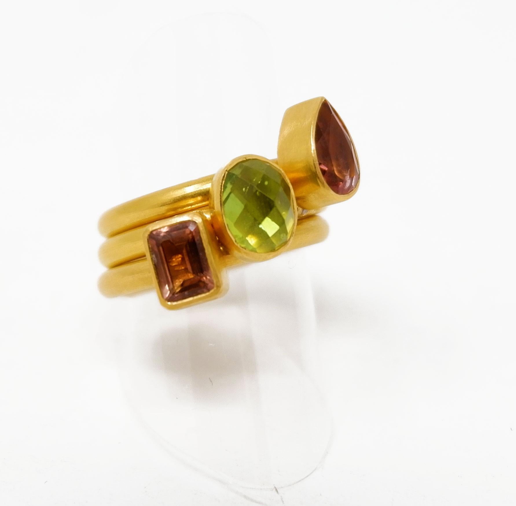 Diamond Peridot and 18 Karat Yello Gold Stacking Ring In New Condition For Sale In London, Stockholm
