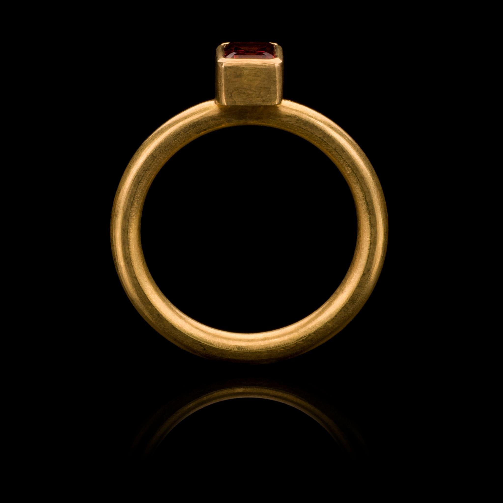 Tourmaline and 18 Karat Yellow Gold Stacking Ring (Zeitgenössisch) im Angebot