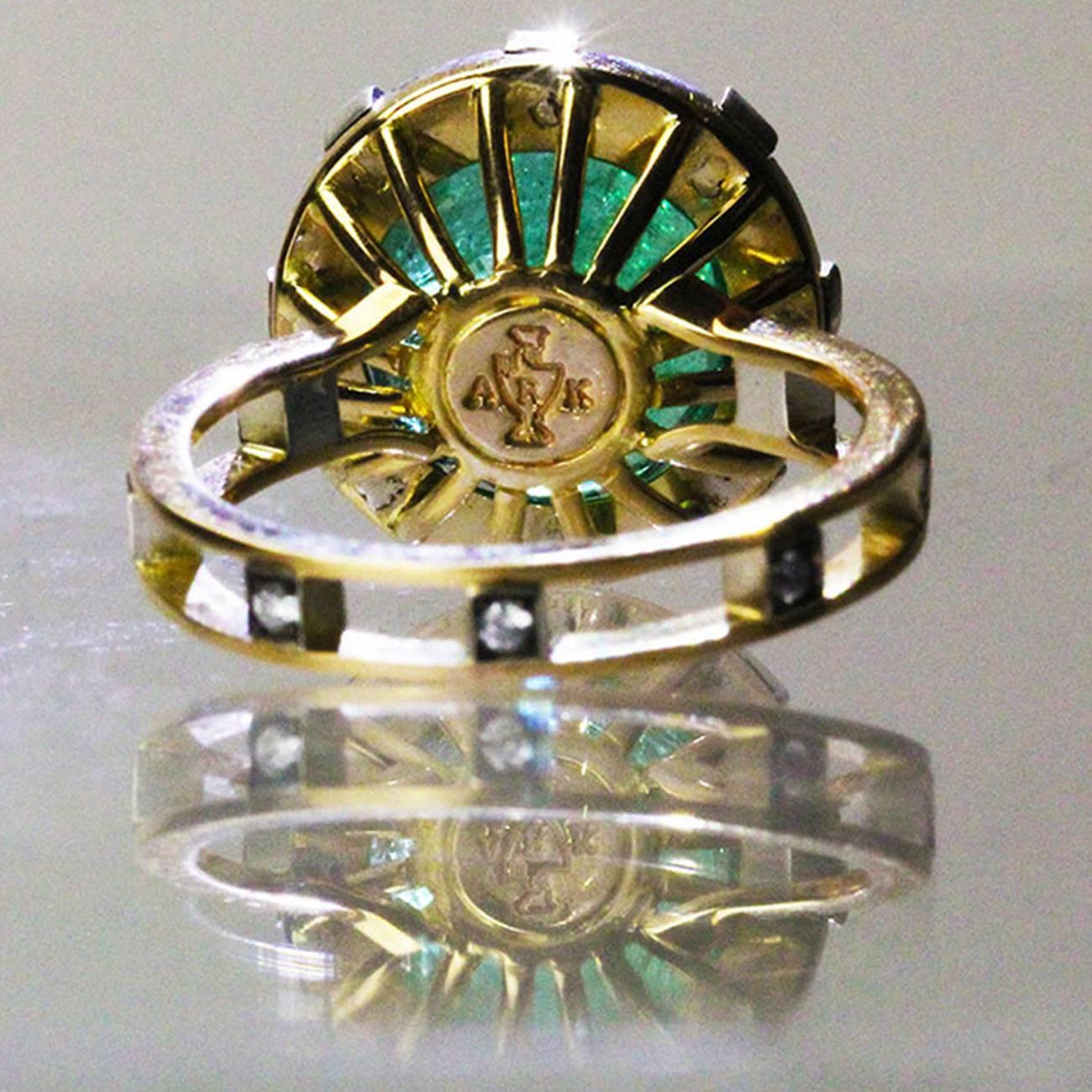 Round Cut Ark Design, Emerald, Diamonds and Yellow Gold Ring For Sale