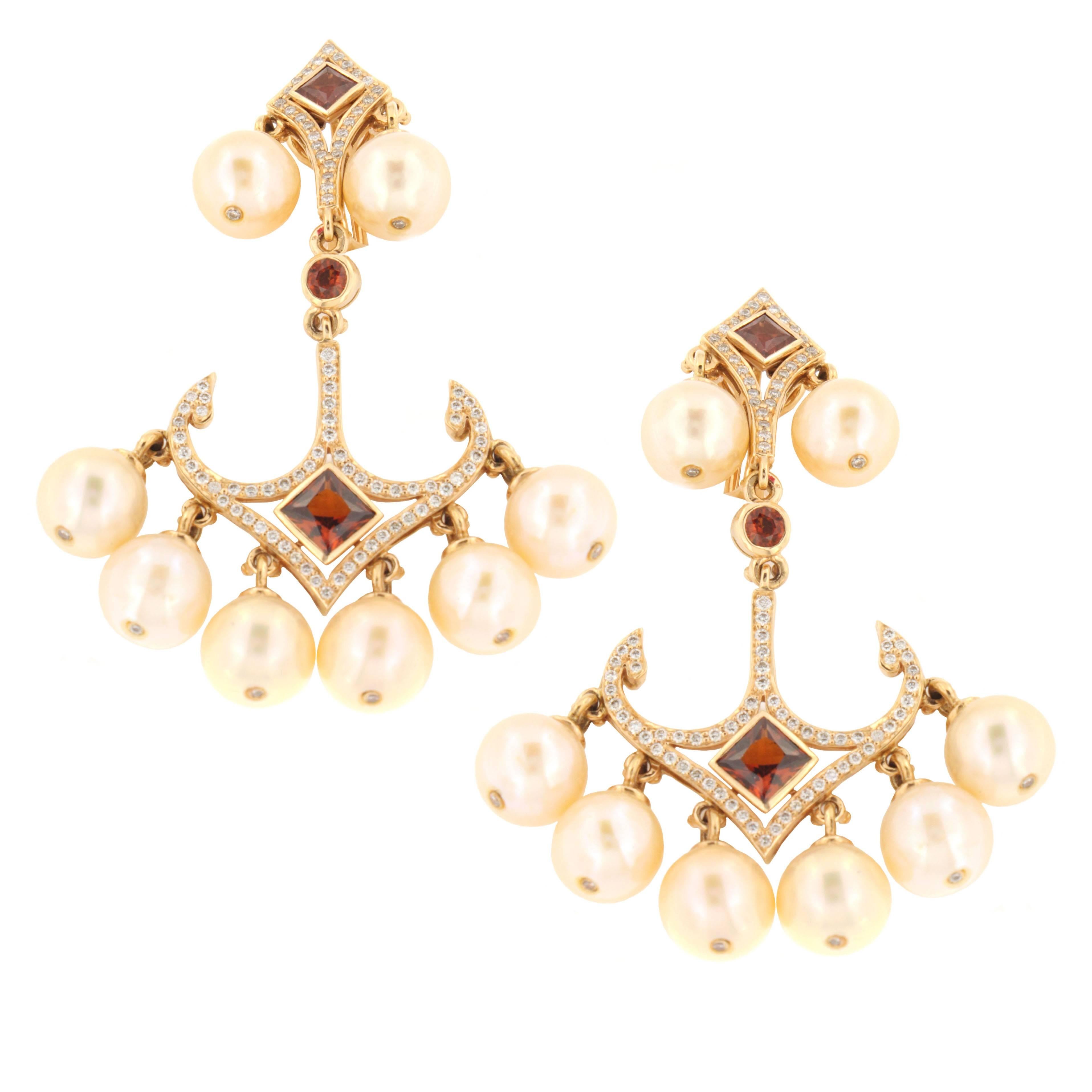 Zorab Creation Perle Grenat Spinel avec Diamants Blancs Boucle d'Oreille Chandelier en Or en vente
